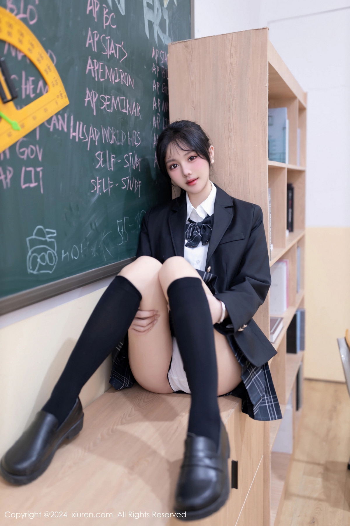 [XiuRen]高清写真图 2024.02.02 No.8058 幼幼 美腿性感