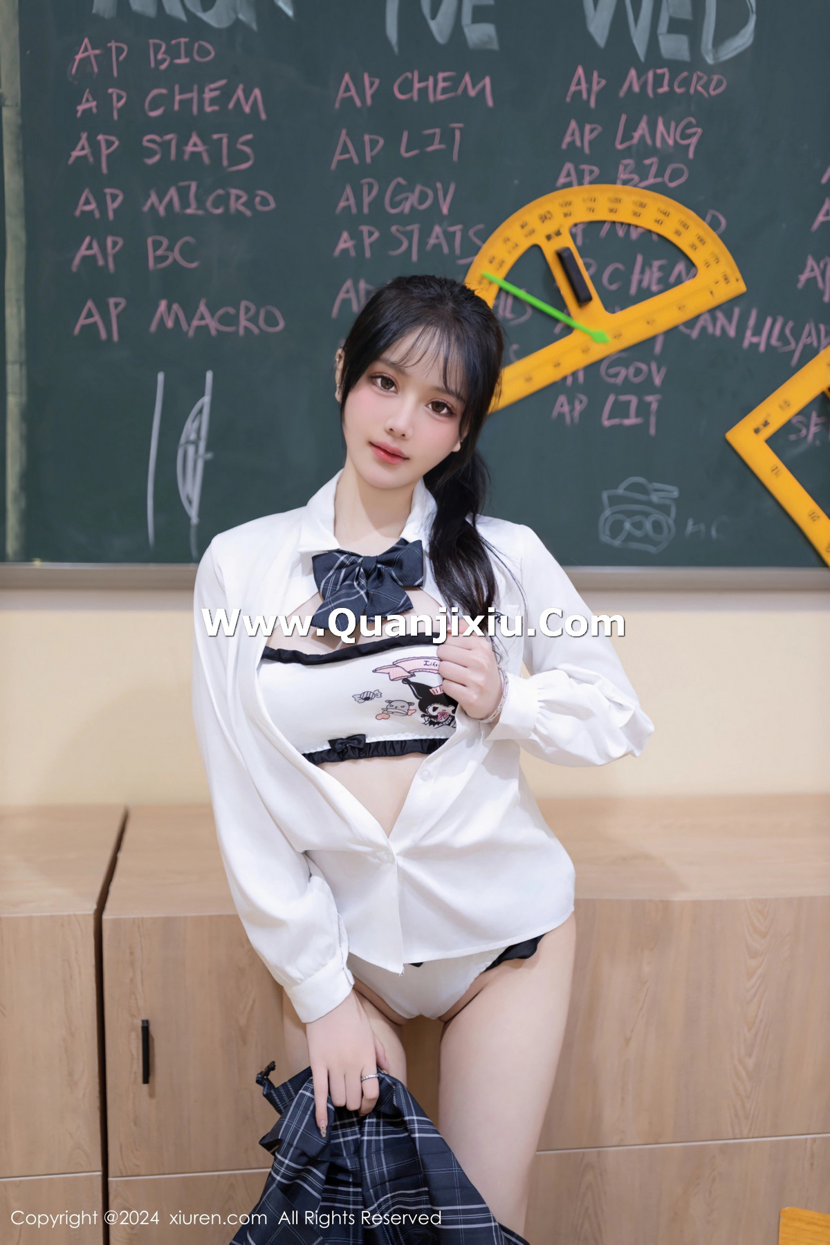 [XiuRen]高清写真图 2024.02.02 No.8058 幼幼 美腿性感