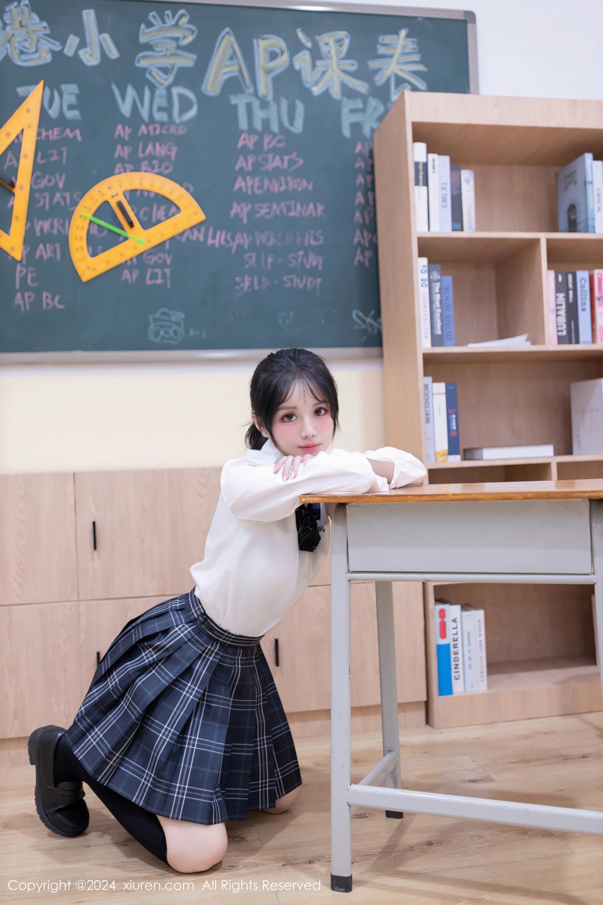 [XiuRen]高清写真图 2024.02.02 No.8058 幼幼 美腿性感