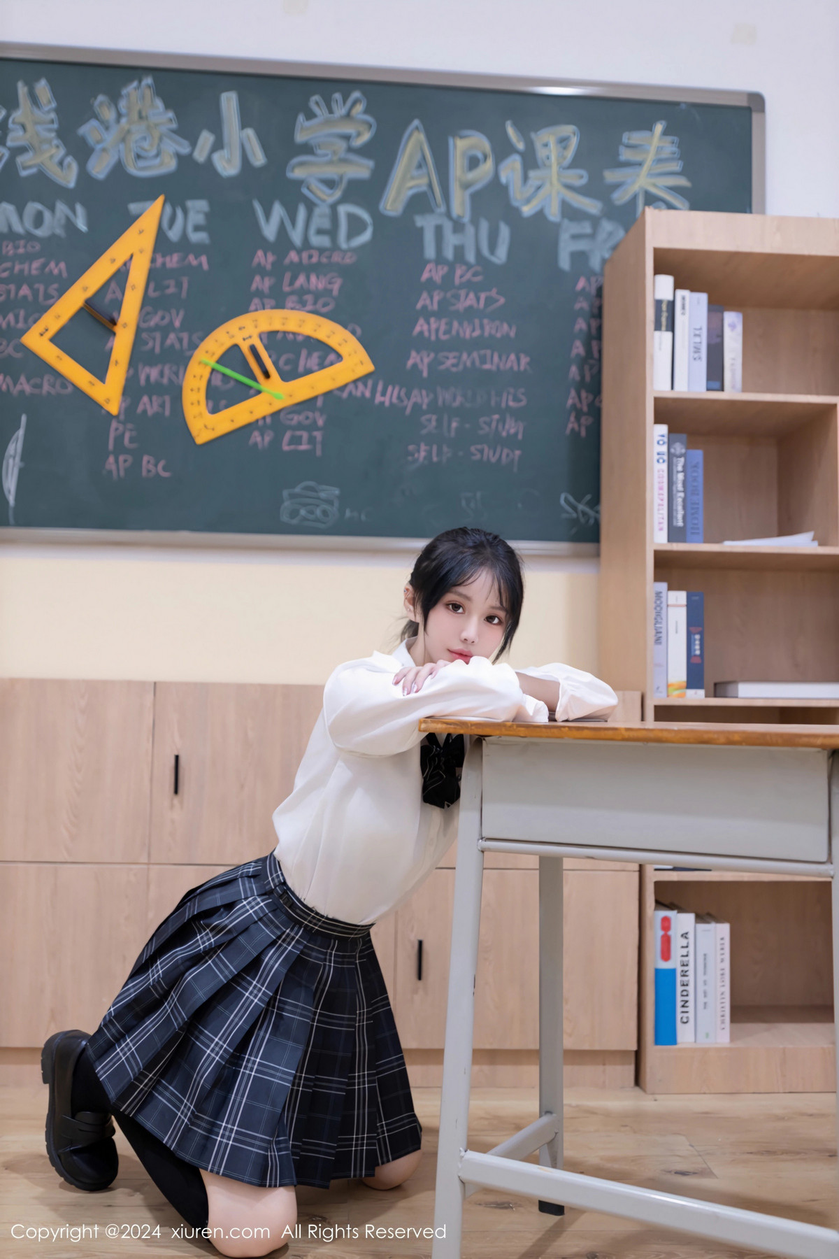 [XiuRen]高清写真图 2024.02.02 No.8058 幼幼 美腿性感