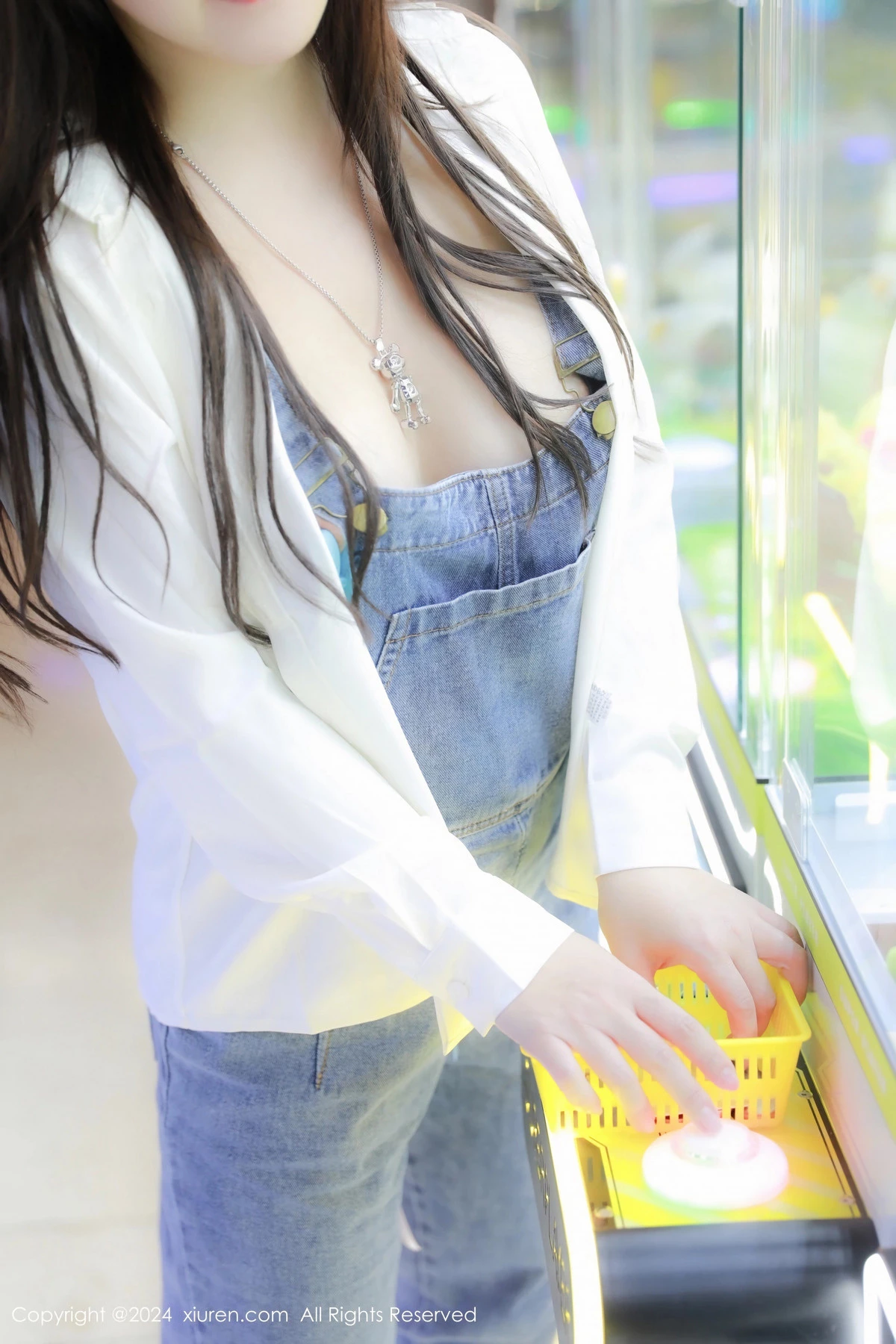 [XiuRen]高清写真图 2024.02.07 No.8087 小薯条nienie 美腿性感