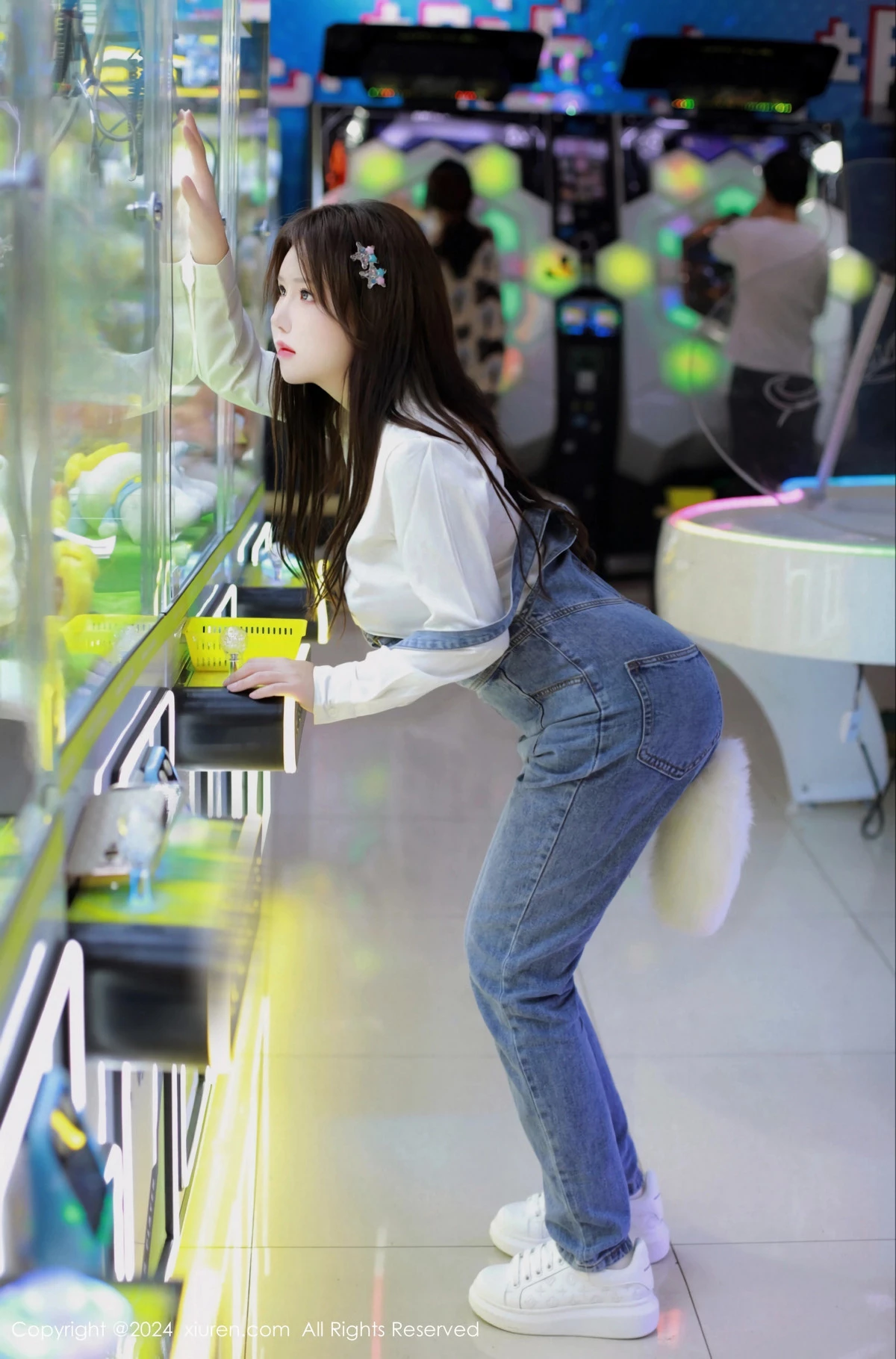 [XiuRen]高清写真图 2024.02.07 No.8087 小薯条nienie 美腿性感