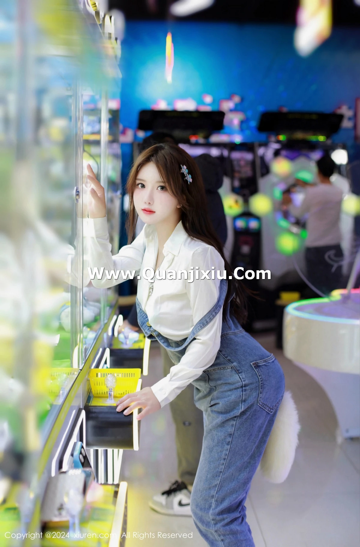 [XiuRen]高清写真图 2024.02.07 No.8087 小薯条nienie 美腿性感