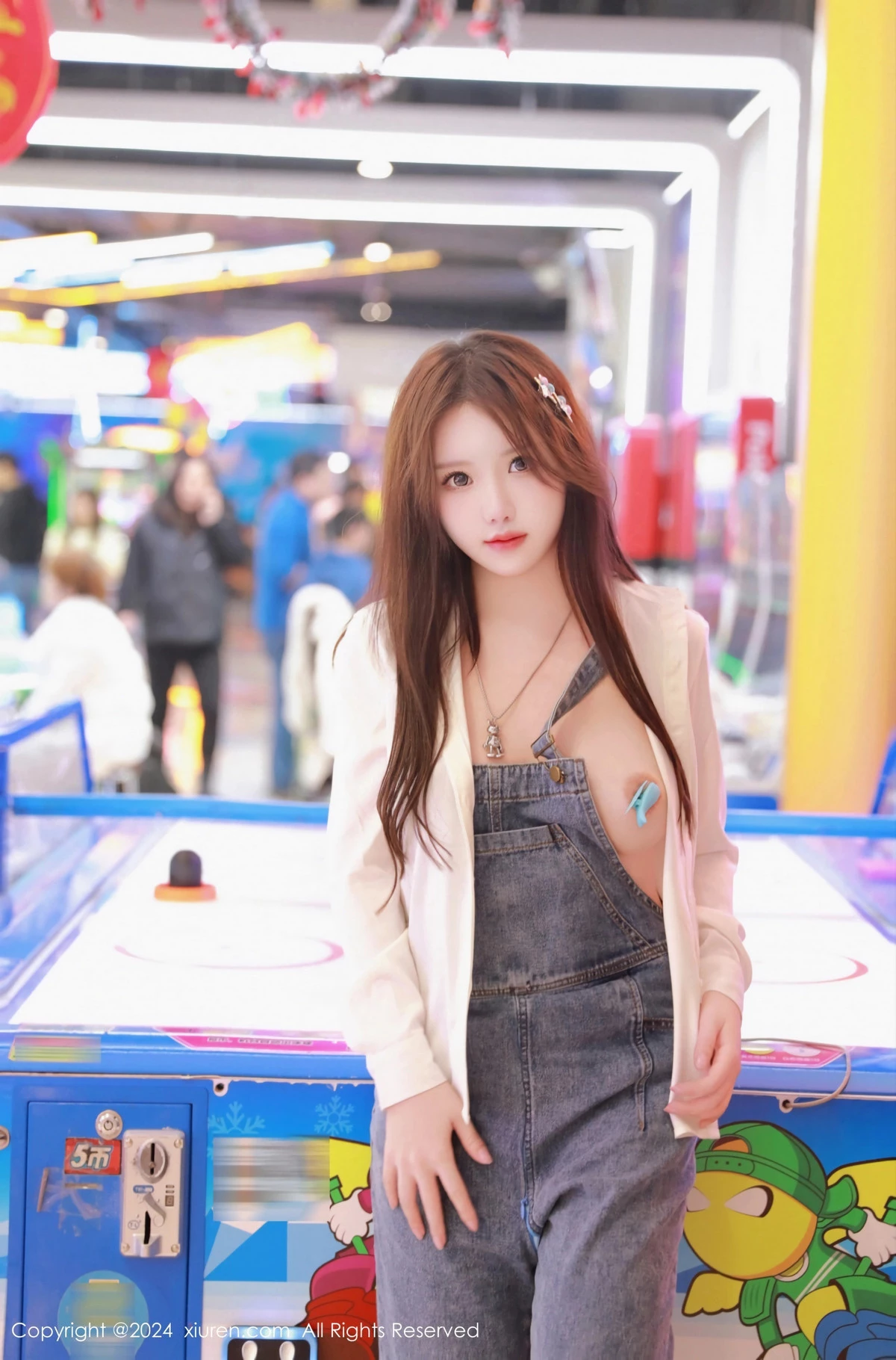 [XiuRen]高清写真图 2024.02.07 No.8087 小薯条nienie 美腿性感