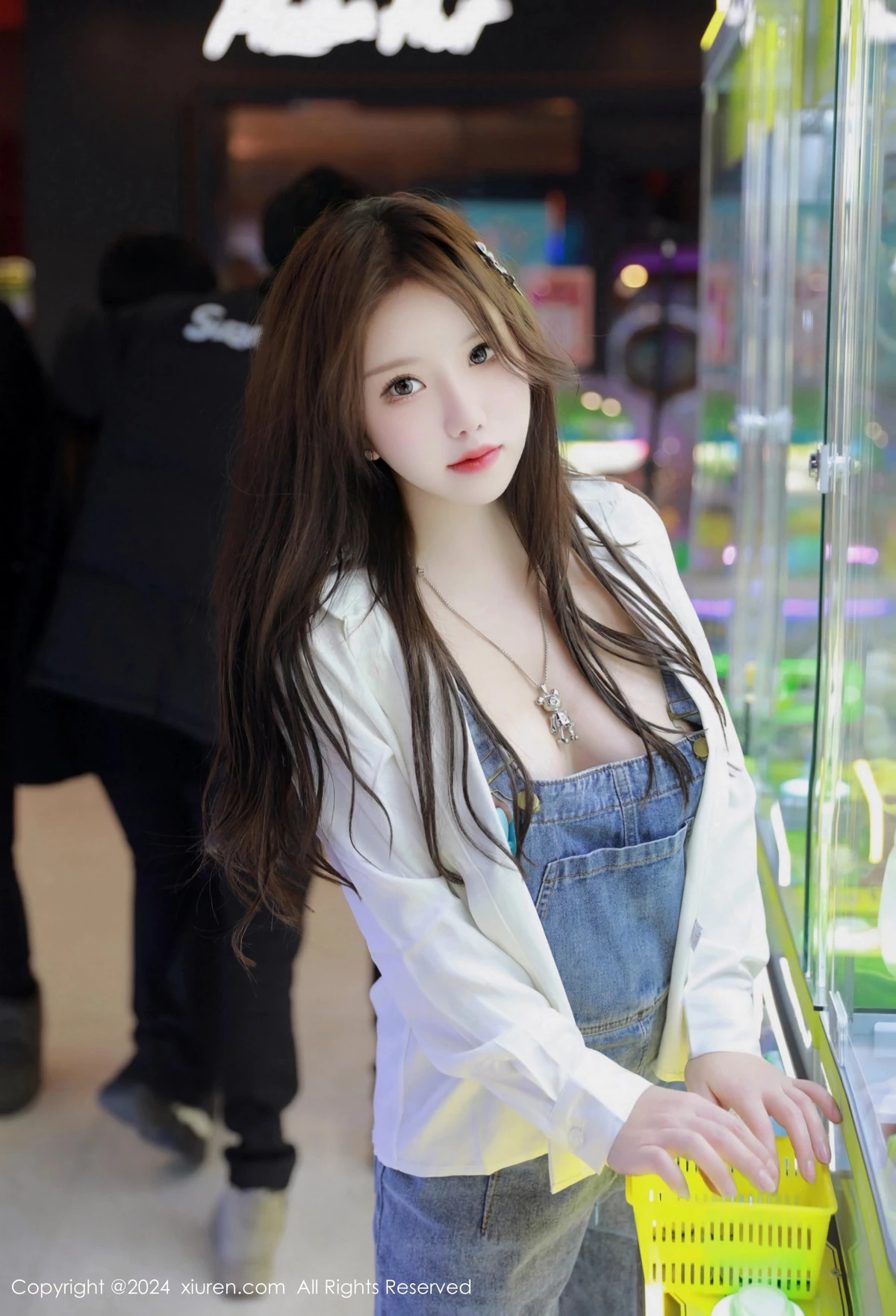 [XiuRen]高清写真图 2024.02.07 No.8087 小薯条nienie 美腿性感