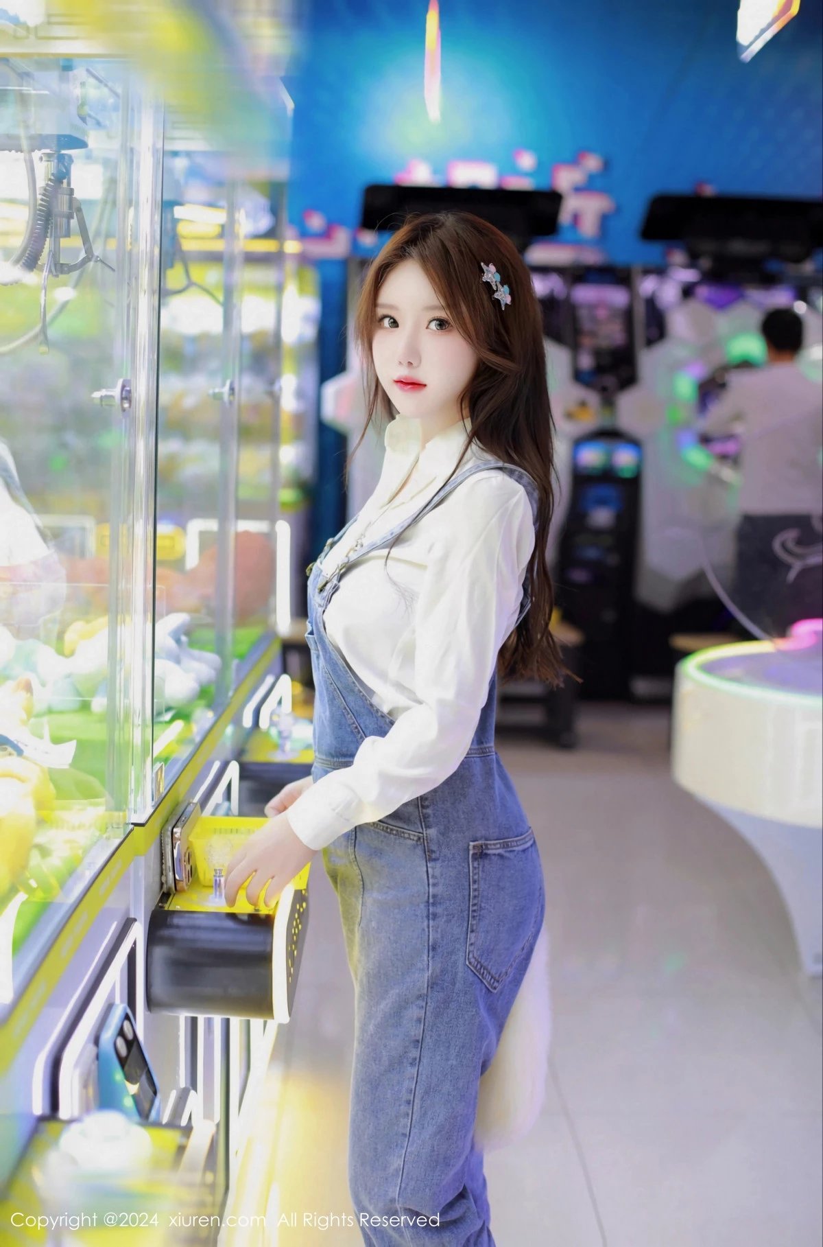 [XiuRen]高清写真图 2024.02.07 No.8087 小薯条nienie 美腿性感