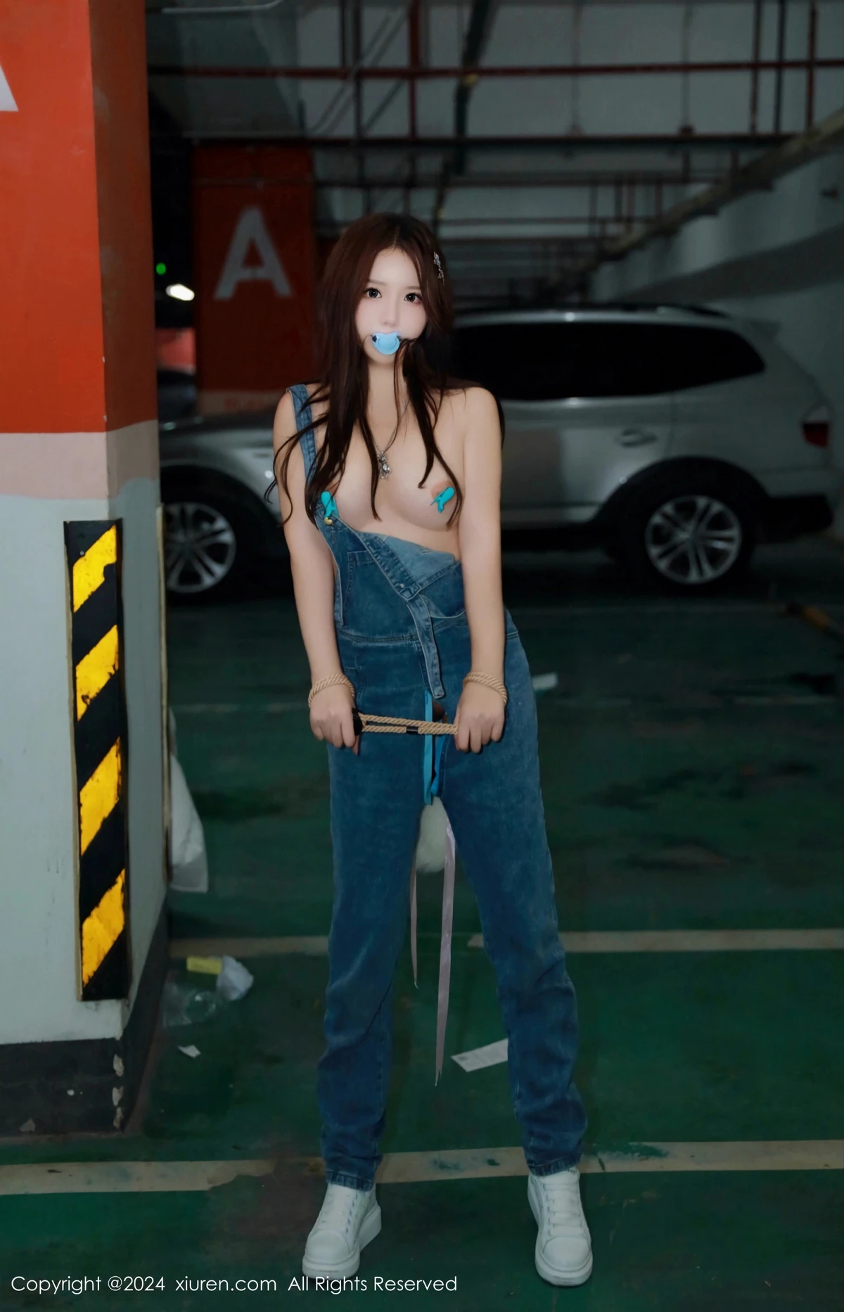 [XiuRen]高清写真图 2024.02.07 No.8087 小薯条nienie 美腿性感