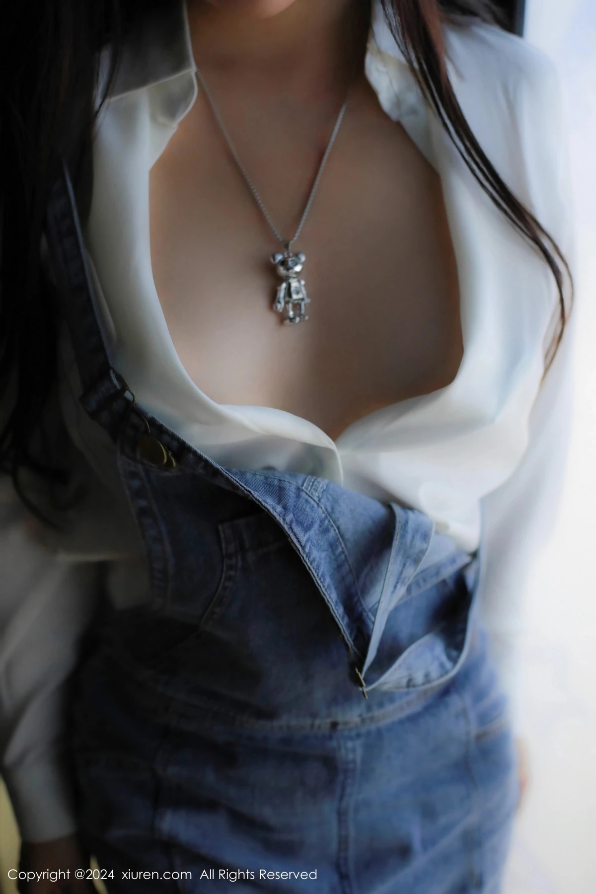 [XiuRen]高清写真图 2024.02.07 No.8087 小薯条nienie 美腿性感