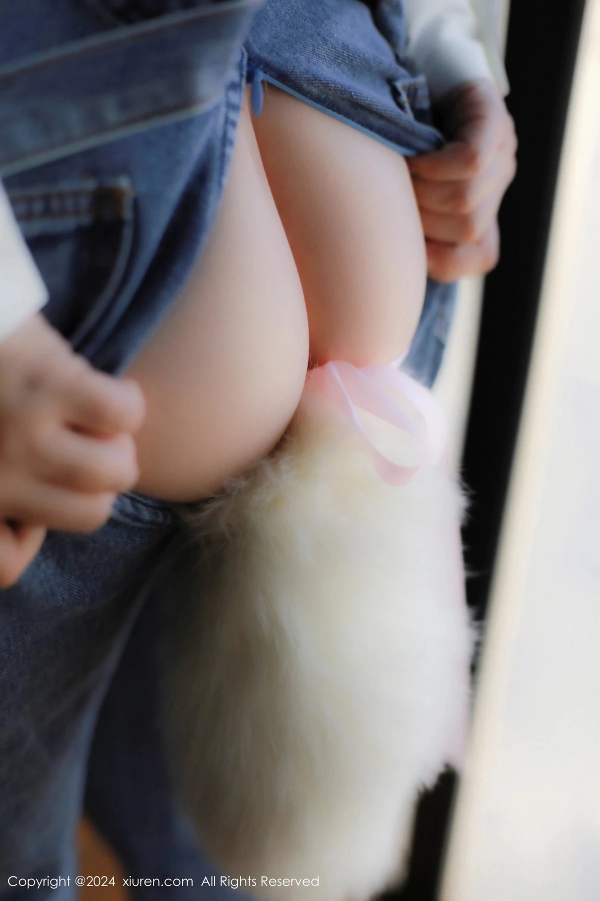 [XiuRen]高清写真图 2024.02.07 No.8087 小薯条nienie 美腿性感
