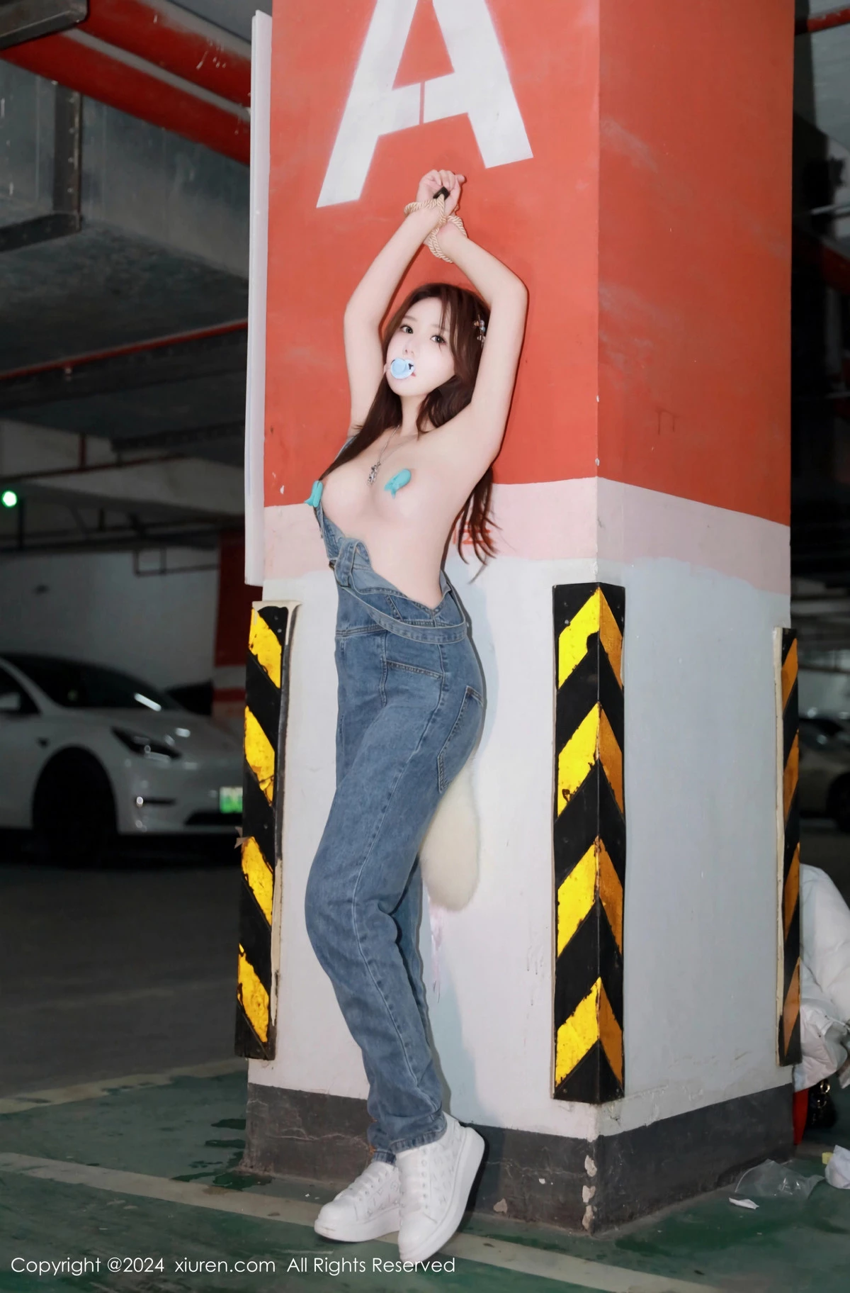 [XiuRen]高清写真图 2024.02.07 No.8087 小薯条nienie 美腿性感