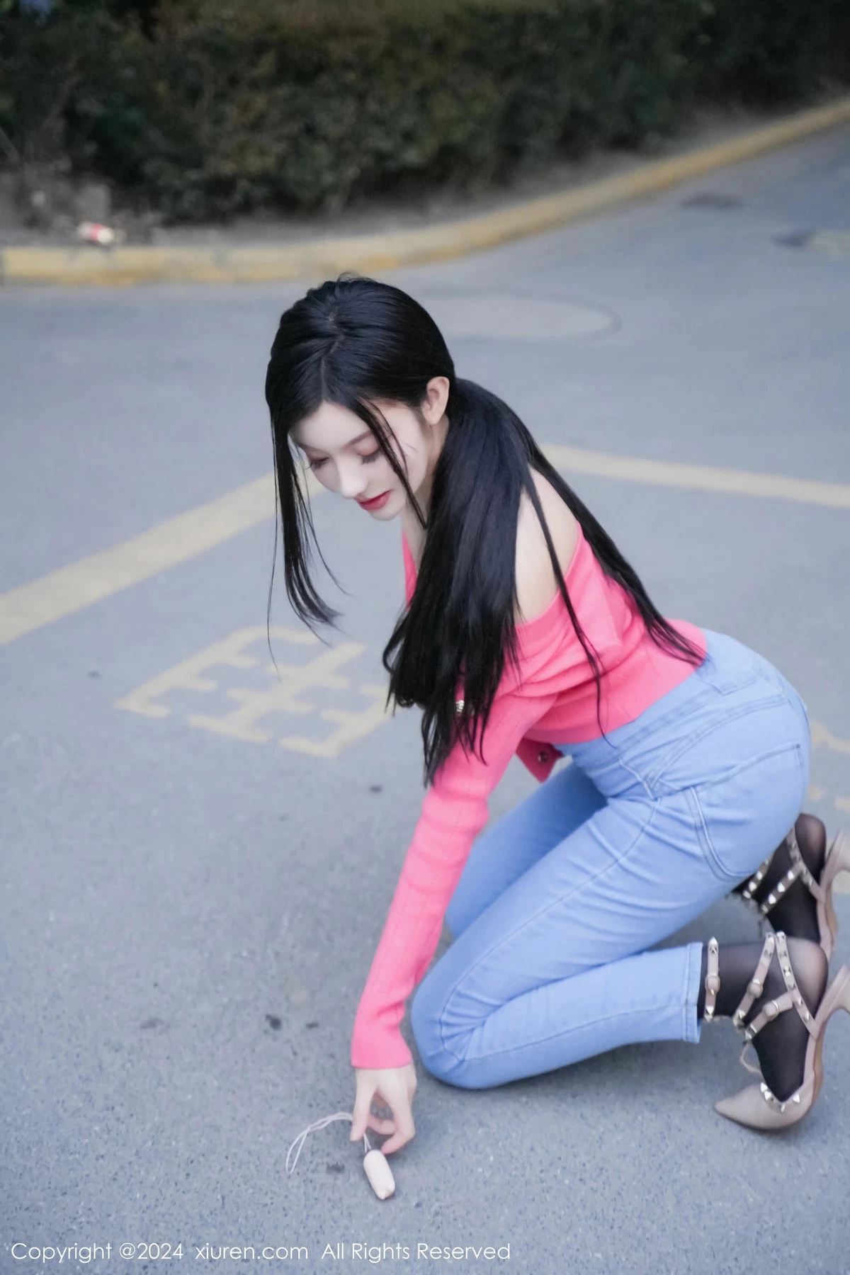 [XiuRen]高清写真图 2024.02.08 No.8091 龙雪儿 牛仔裤美臀