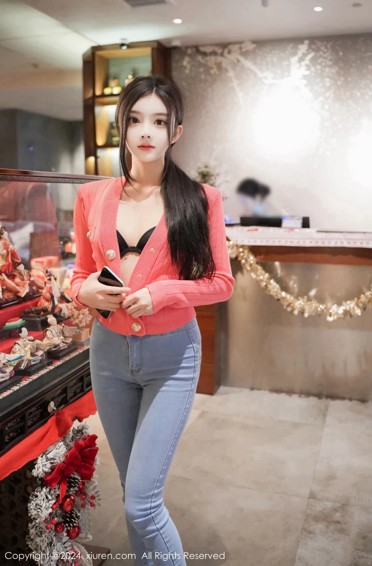 [XiuRen]高清写真图 2024.02.08 No.8091 龙雪儿 牛仔裤美臀