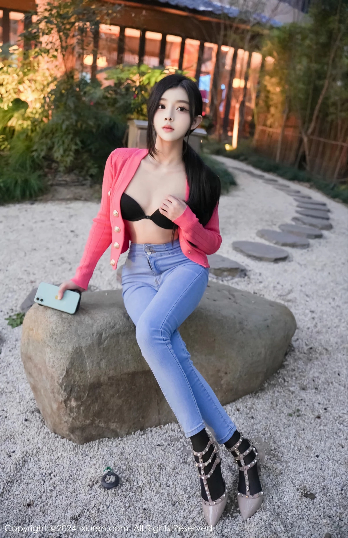 [XiuRen]高清写真图 2024.02.08 No.8091 龙雪儿 牛仔裤美臀