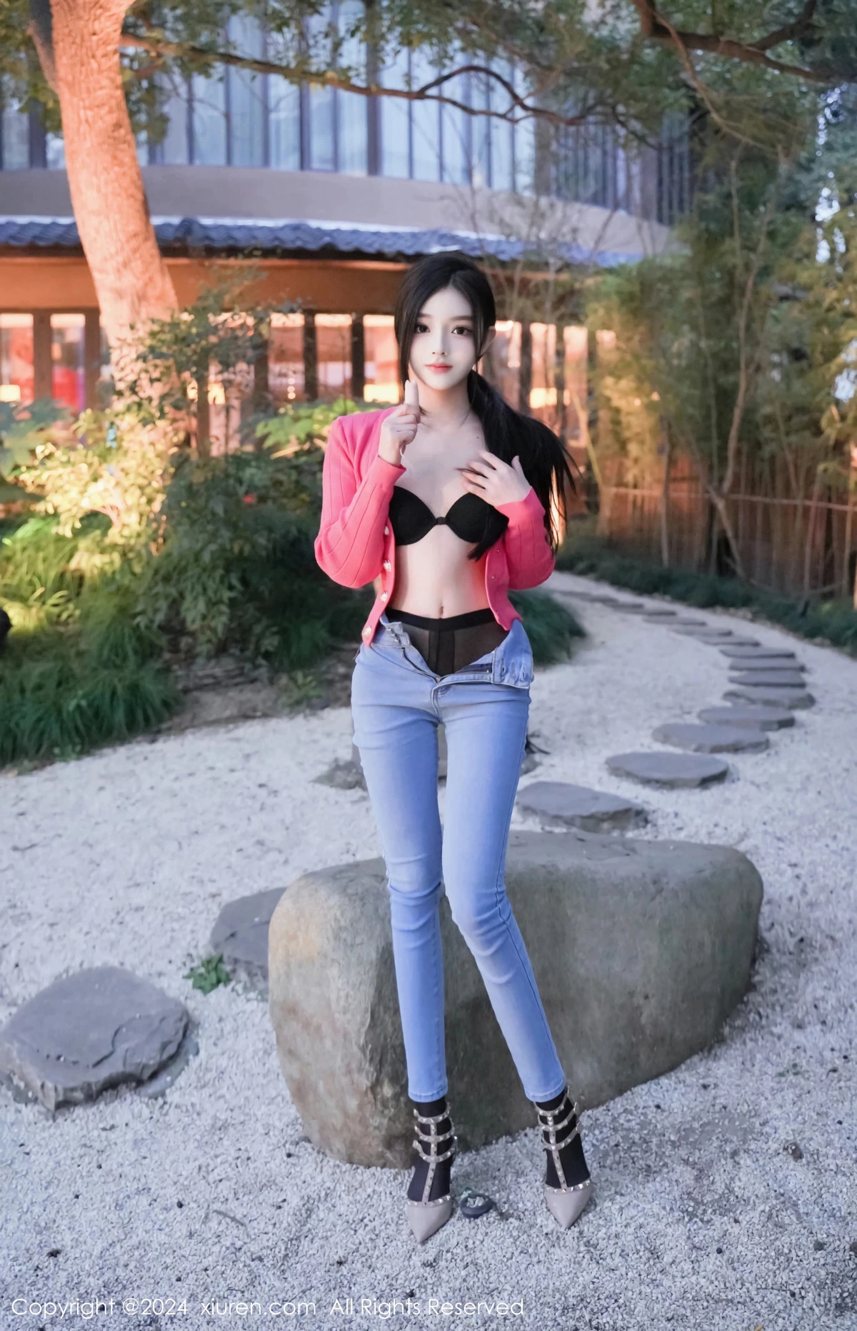 [XiuRen]高清写真图 2024.02.08 No.8091 龙雪儿 牛仔裤美臀