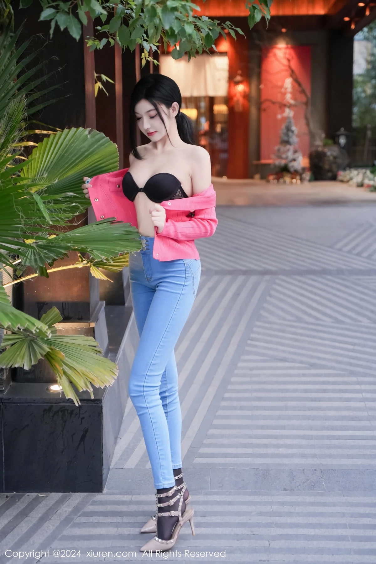 [XiuRen]高清写真图 2024.02.08 No.8091 龙雪儿 牛仔裤美臀