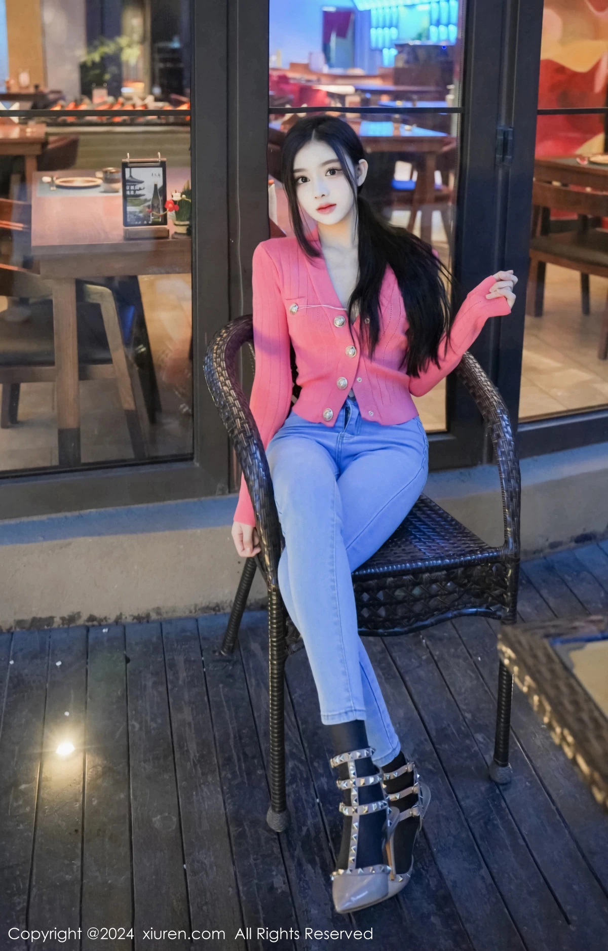 [XiuRen]高清写真图 2024.02.08 No.8091 龙雪儿 牛仔裤美臀