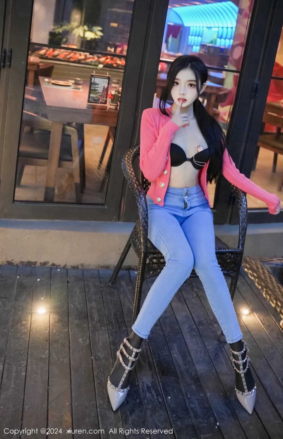 [XiuRen]高清写真图 2024.02.08 No.8091 龙雪儿 牛仔裤美臀