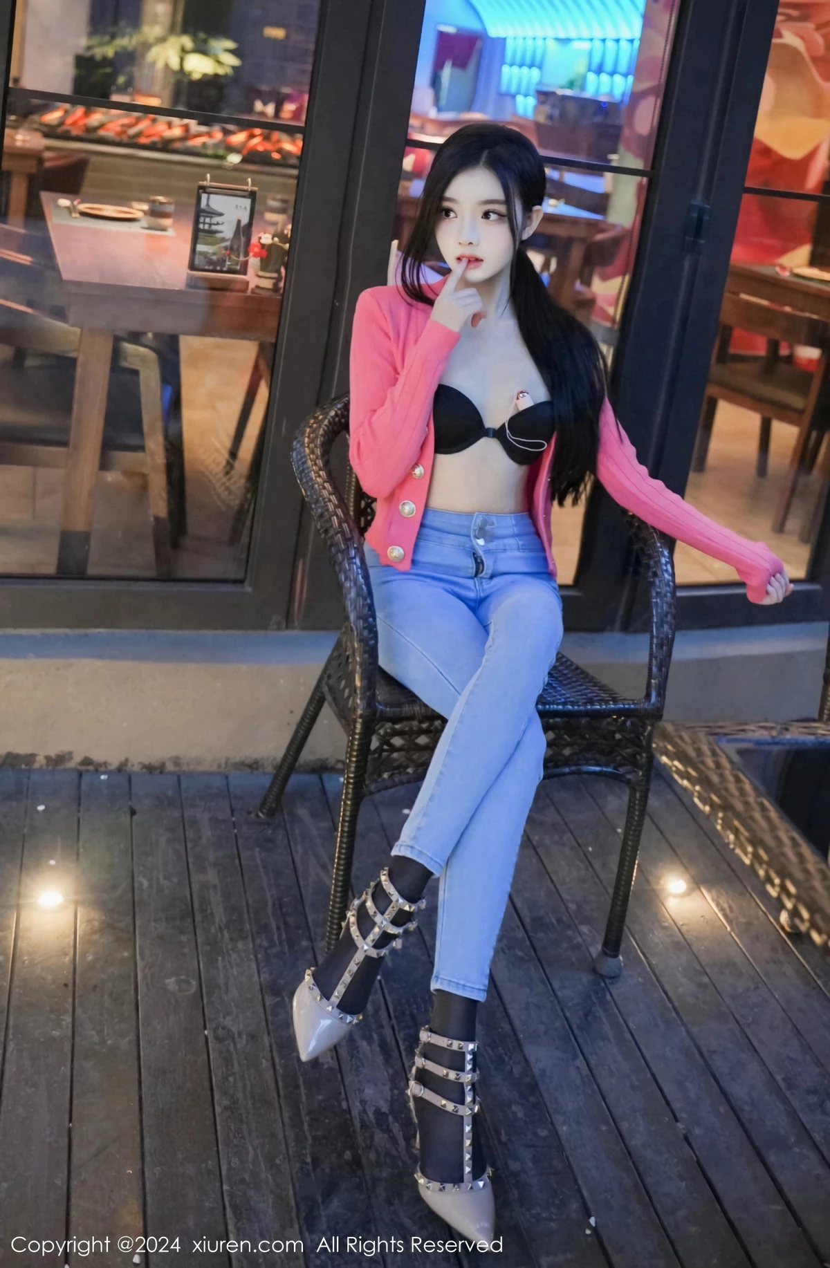[XiuRen]高清写真图 2024.02.08 No.8091 龙雪儿 牛仔裤美臀