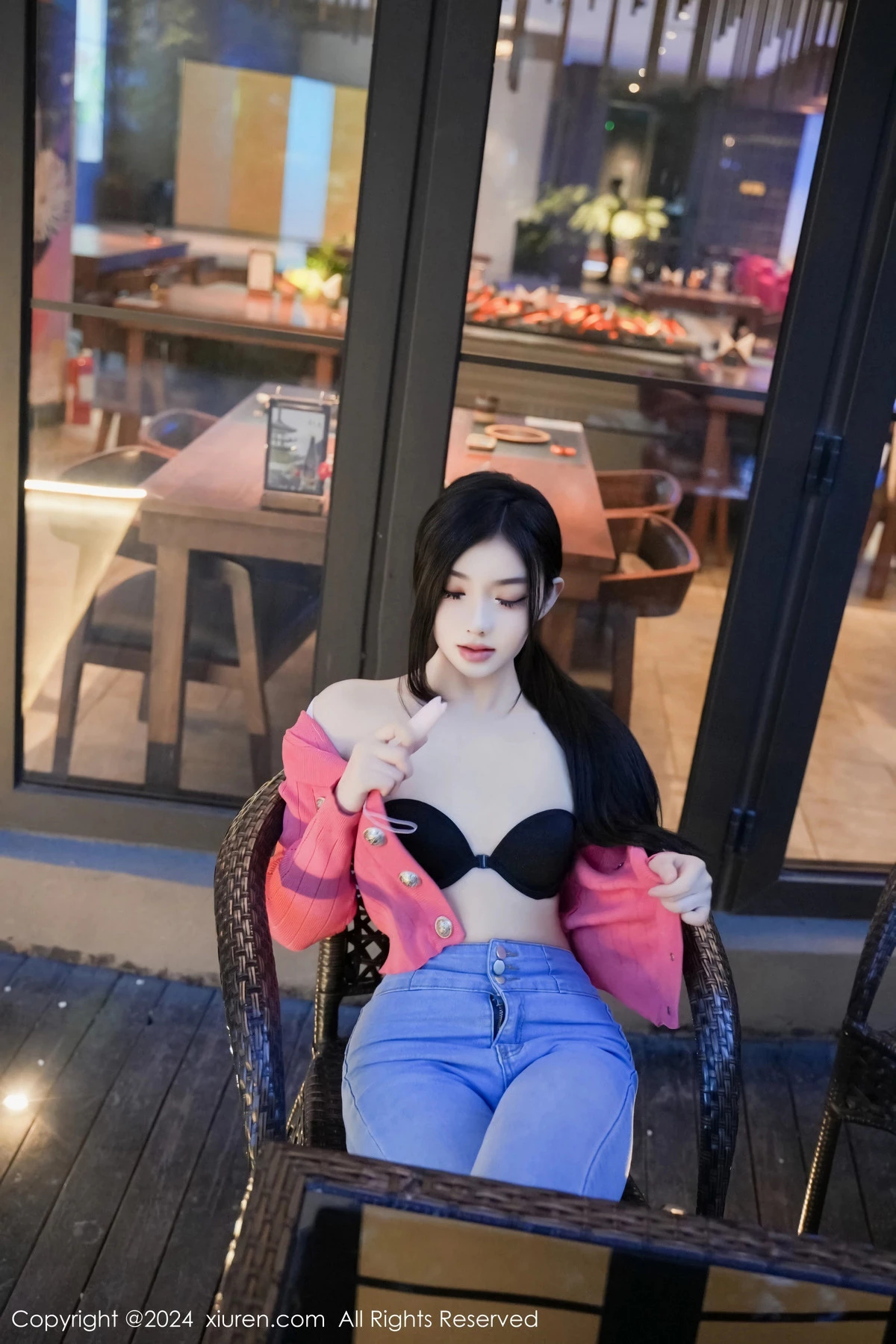 [XiuRen]高清写真图 2024.02.08 No.8091 龙雪儿 牛仔裤美臀
