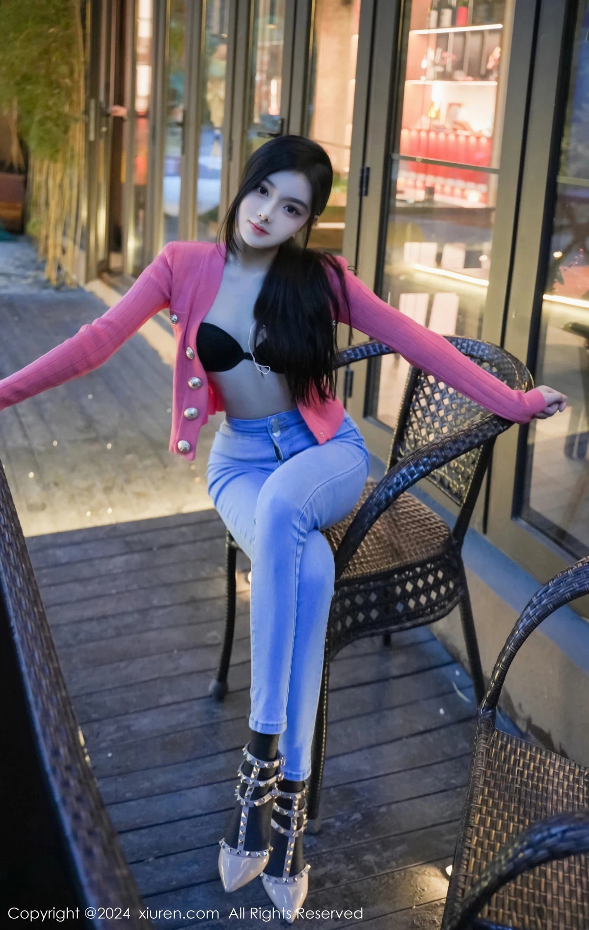[XiuRen]高清写真图 2024.02.08 No.8091 龙雪儿 牛仔裤美臀