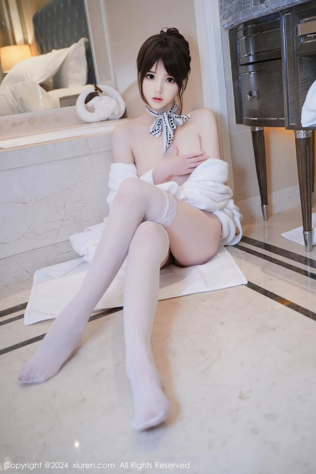 [XiuRen]高清写真图 2024.03.01 No.8162 梦灵儿Mini 丝袜美腿