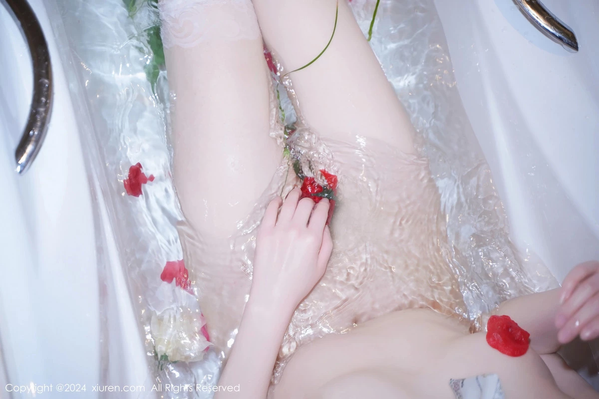 [XiuRen]高清写真图 2024.03.01 No.8162 梦灵儿Mini 丝袜美腿