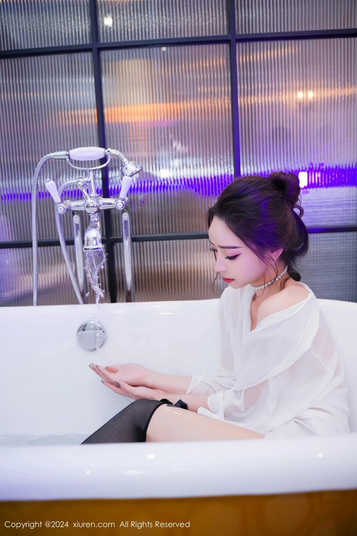 [XiuRen]高清写真图 2024.03.25 No.8283 苏曼兮 黑丝美腿
