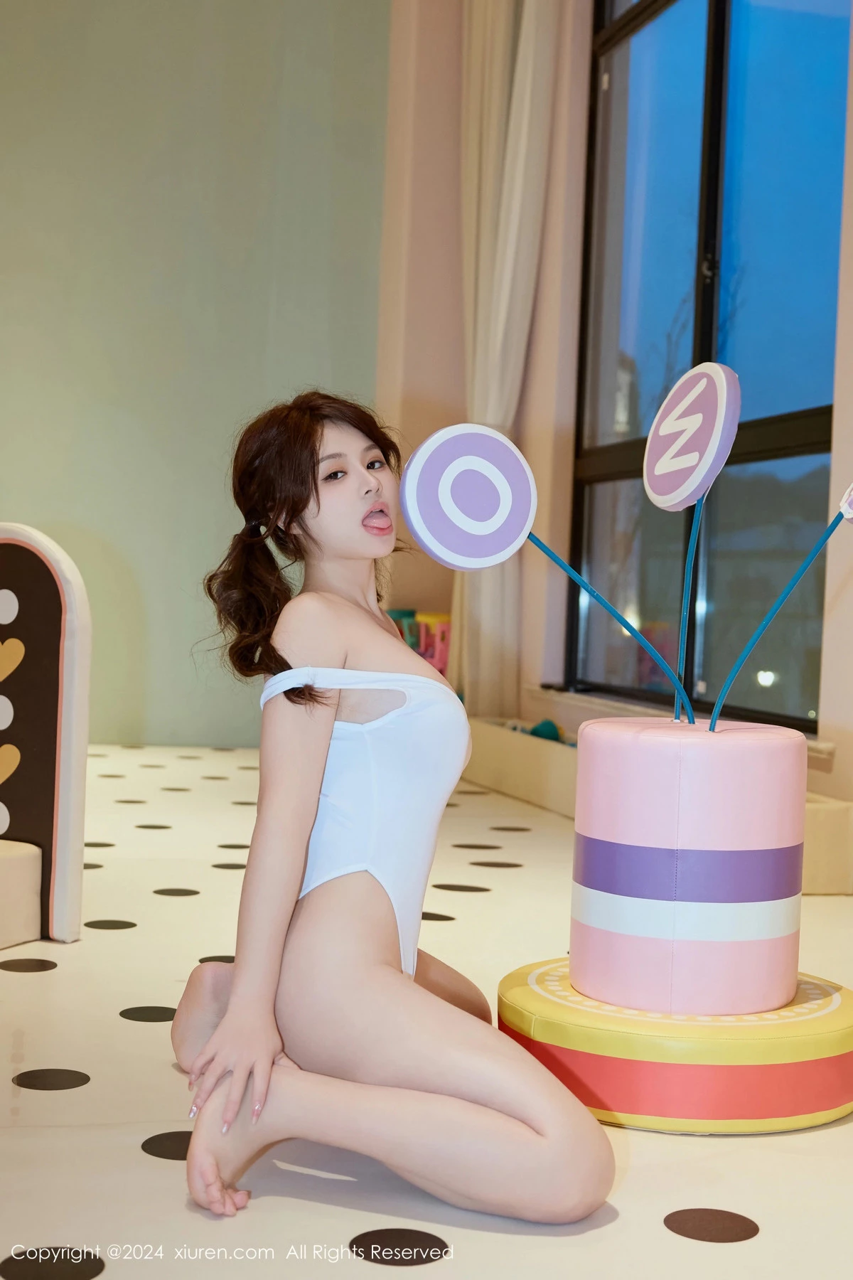 [XiuRen]高清写真图 2024.03.25 No.8284 沈思怡 美腿性感