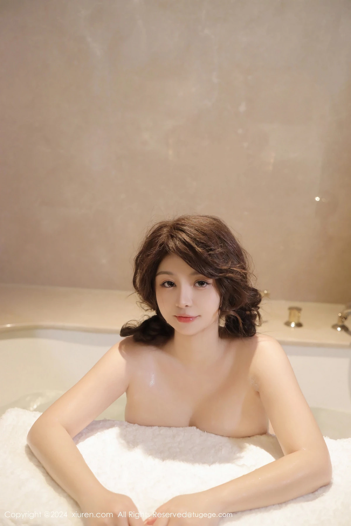 [XiuRen]高清写真图 2024.04.01 No.8323 沈思怡 美臀性感