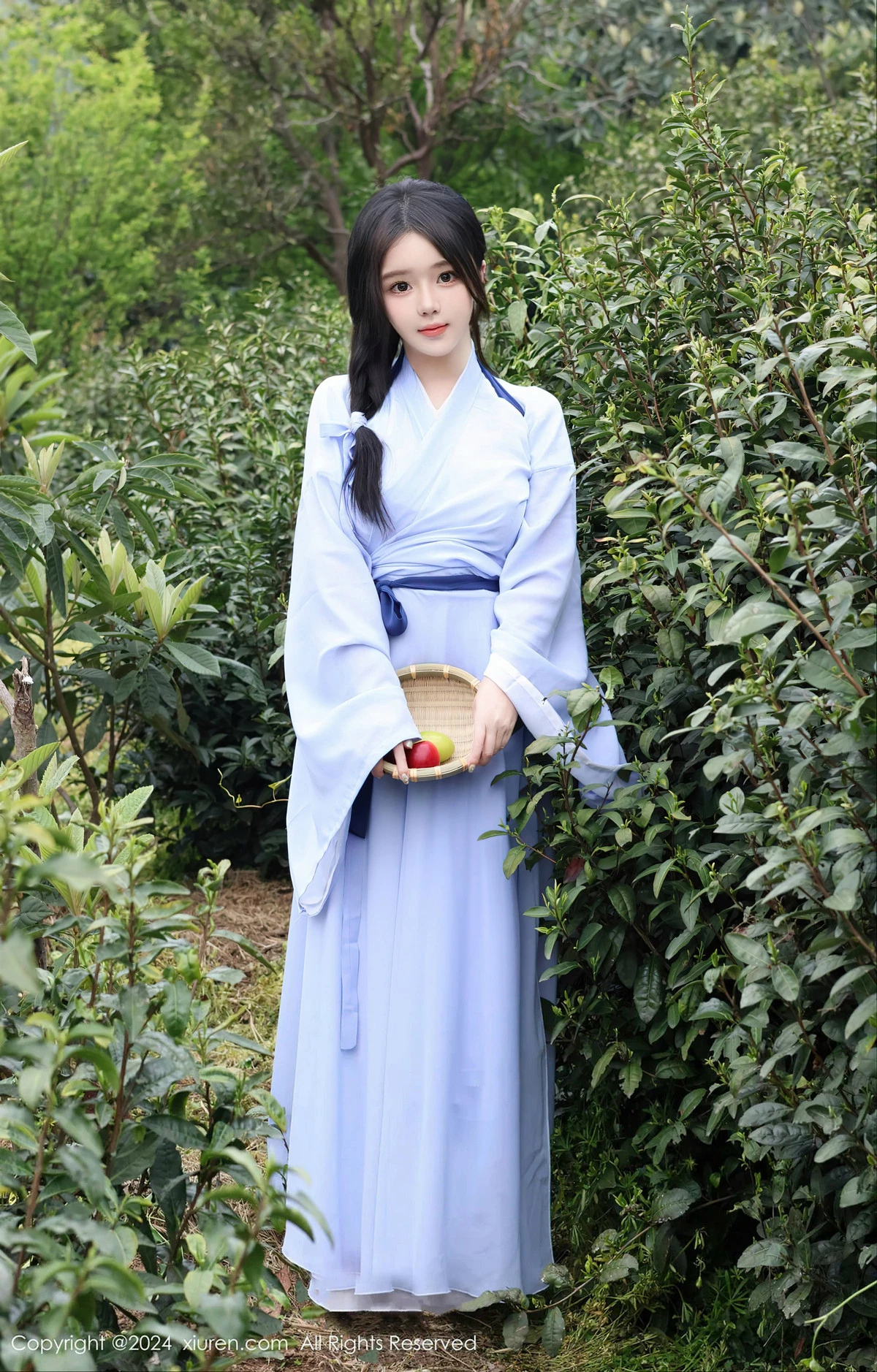 [XiuRen]高清写真图 2024.04.12 No.8386 小薯条nienie 美臀性感