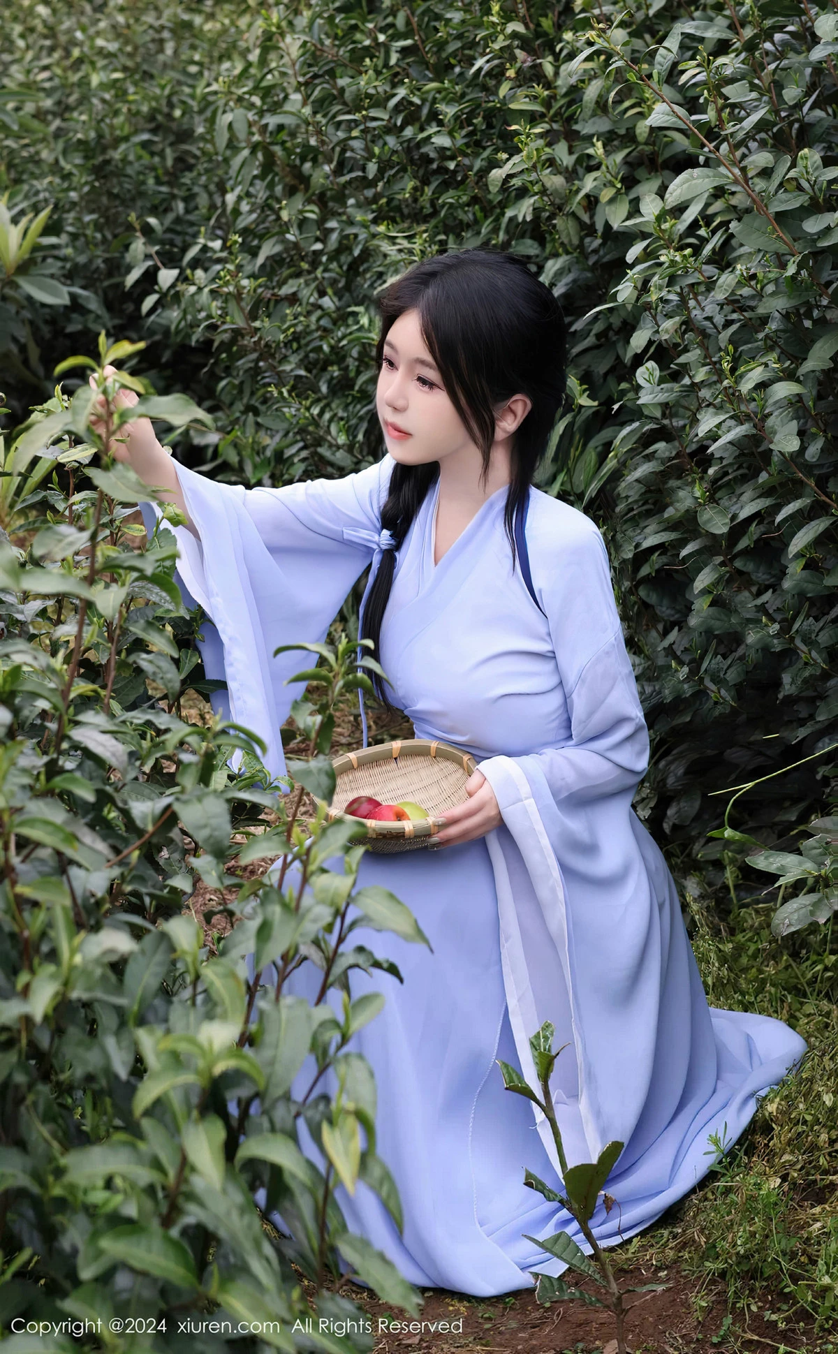 [XiuRen]高清写真图 2024.04.12 No.8386 小薯条nienie 美臀性感
