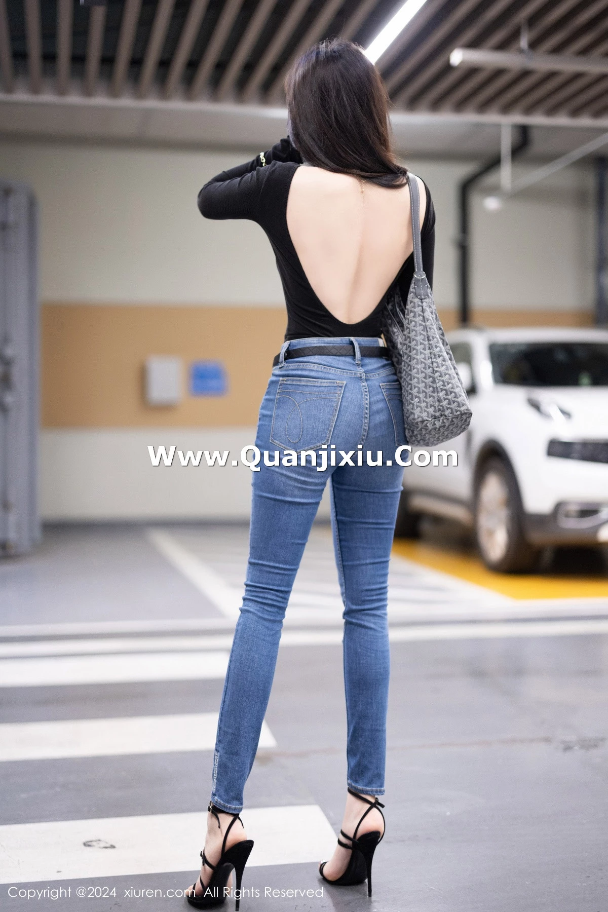 [XiuRen]高清写真图 2024.04.12 No.8385 徐莉芝Booty 黑丝美腿