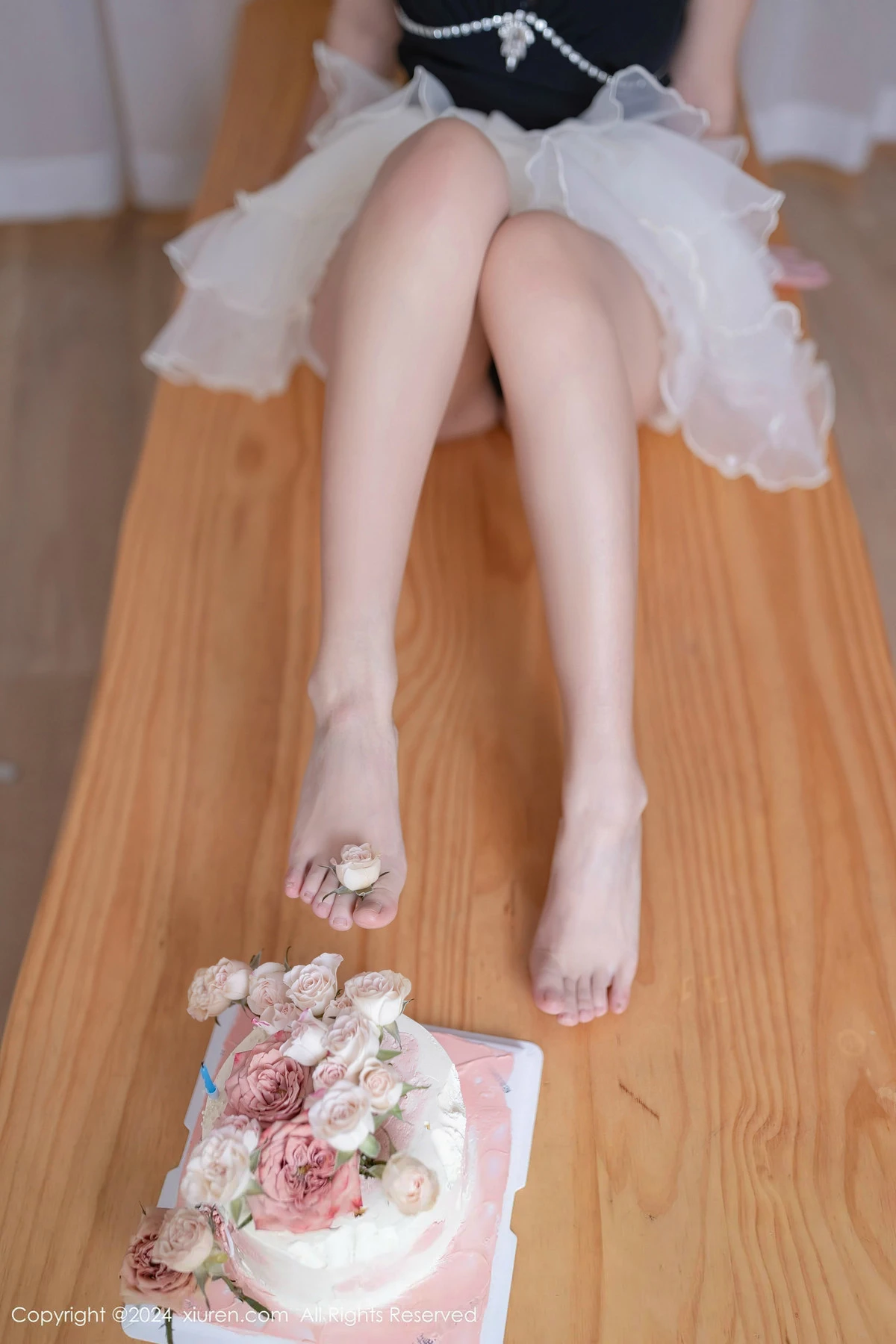 [XiuRen]高清写真图 2024.04.16 No.8398 杏子Yada 黑丝美腿