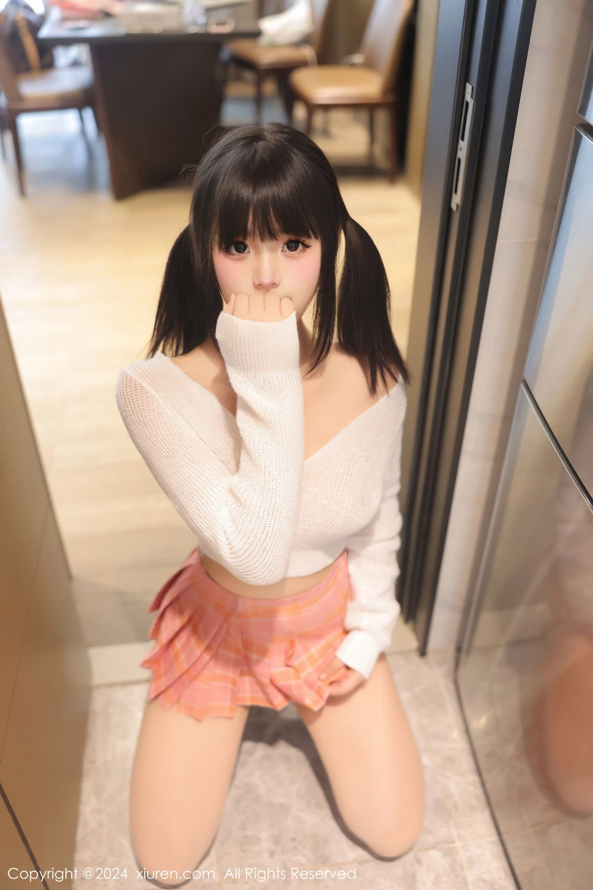 [XiuRen]高清写真图 2024.04.17 No.8404 徐若兮 新人美腿