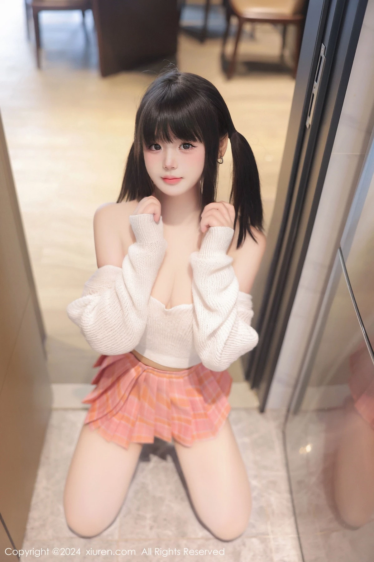 [XiuRen]高清写真图 2024.04.17 No.8404 徐若兮 新人美腿
