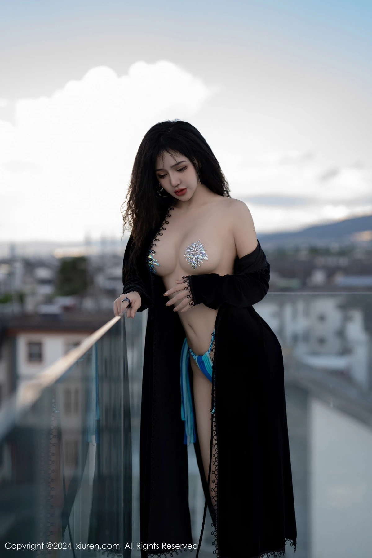 [XiuRen]高清写真图 2024.04.28 No.8460 文静儿 魔鬼身材