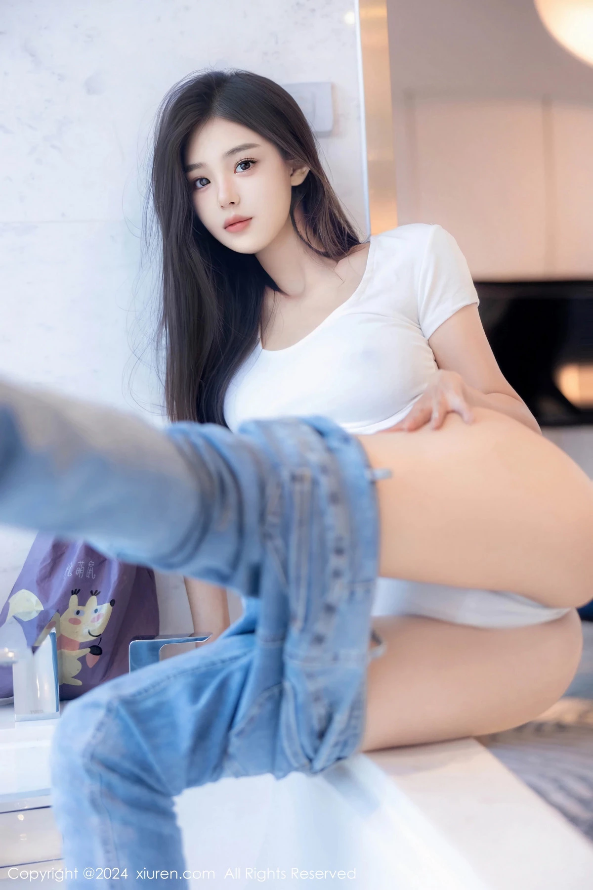 [XiuRen]高清写真图 2024.04.29 No.8467 周周不吃香菜 新人牛仔裤