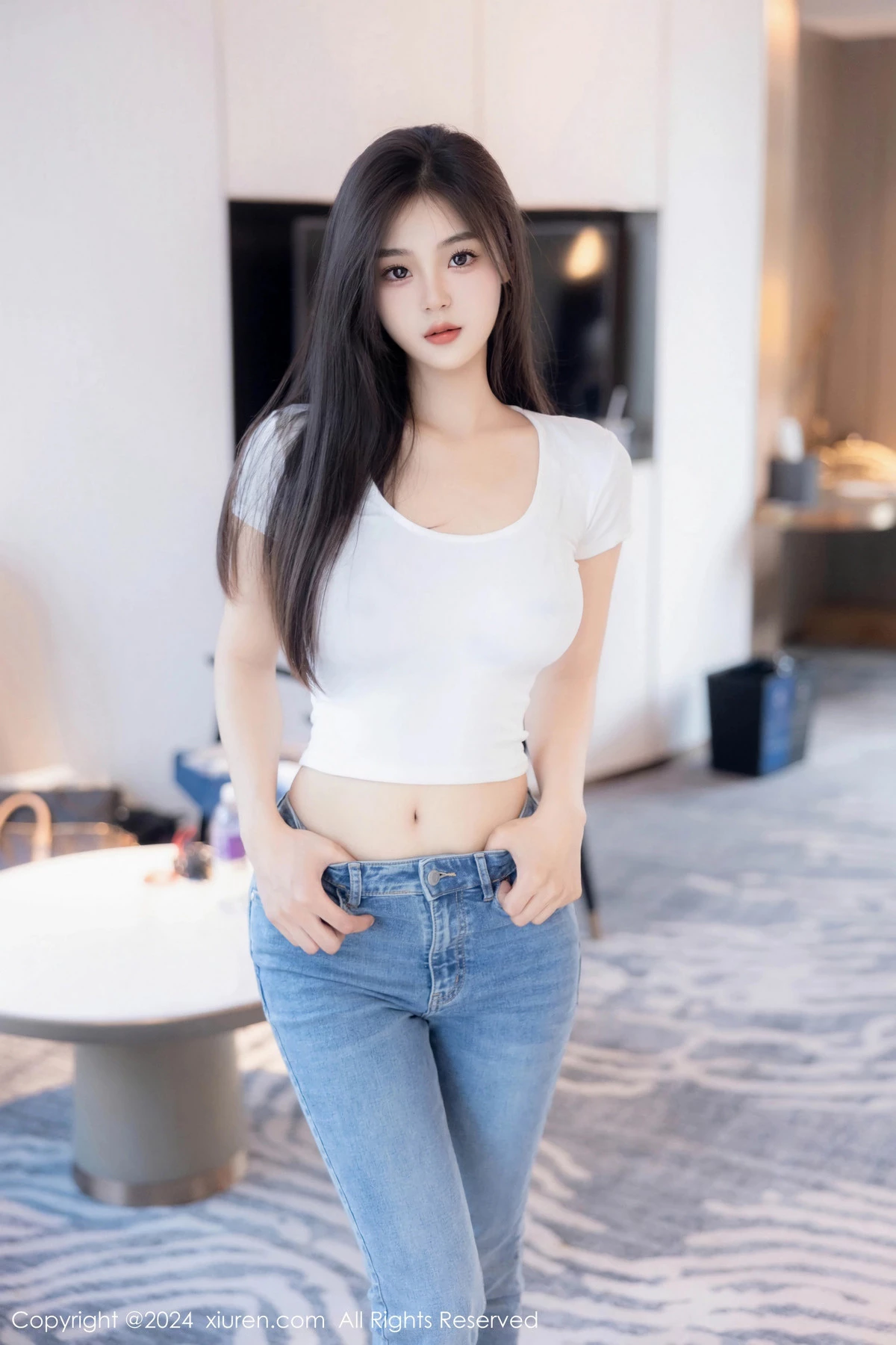 [XiuRen]高清写真图 2024.04.29 No.8467 周周不吃香菜 新人牛仔裤