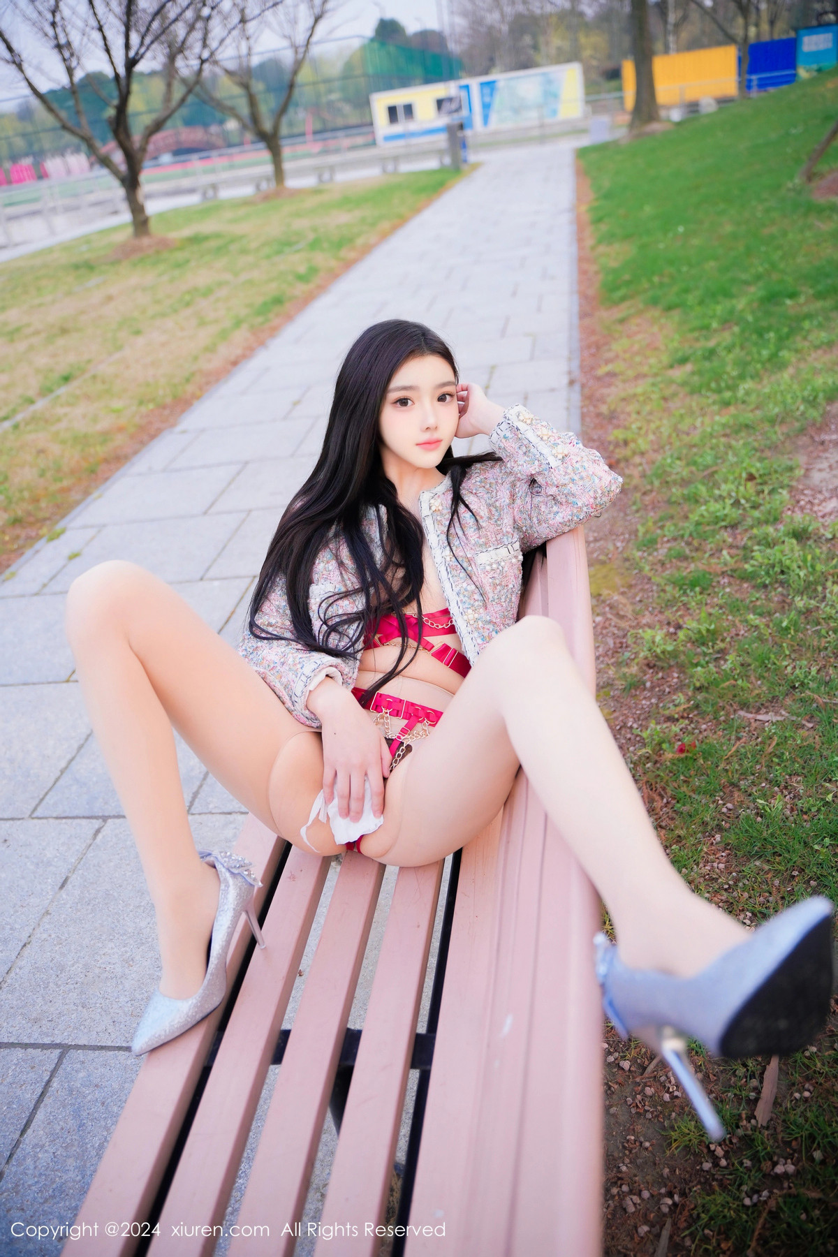 [XiuRen]高清写真图 2024.05.06 No.8489 龙雪儿 丝袜美腿
