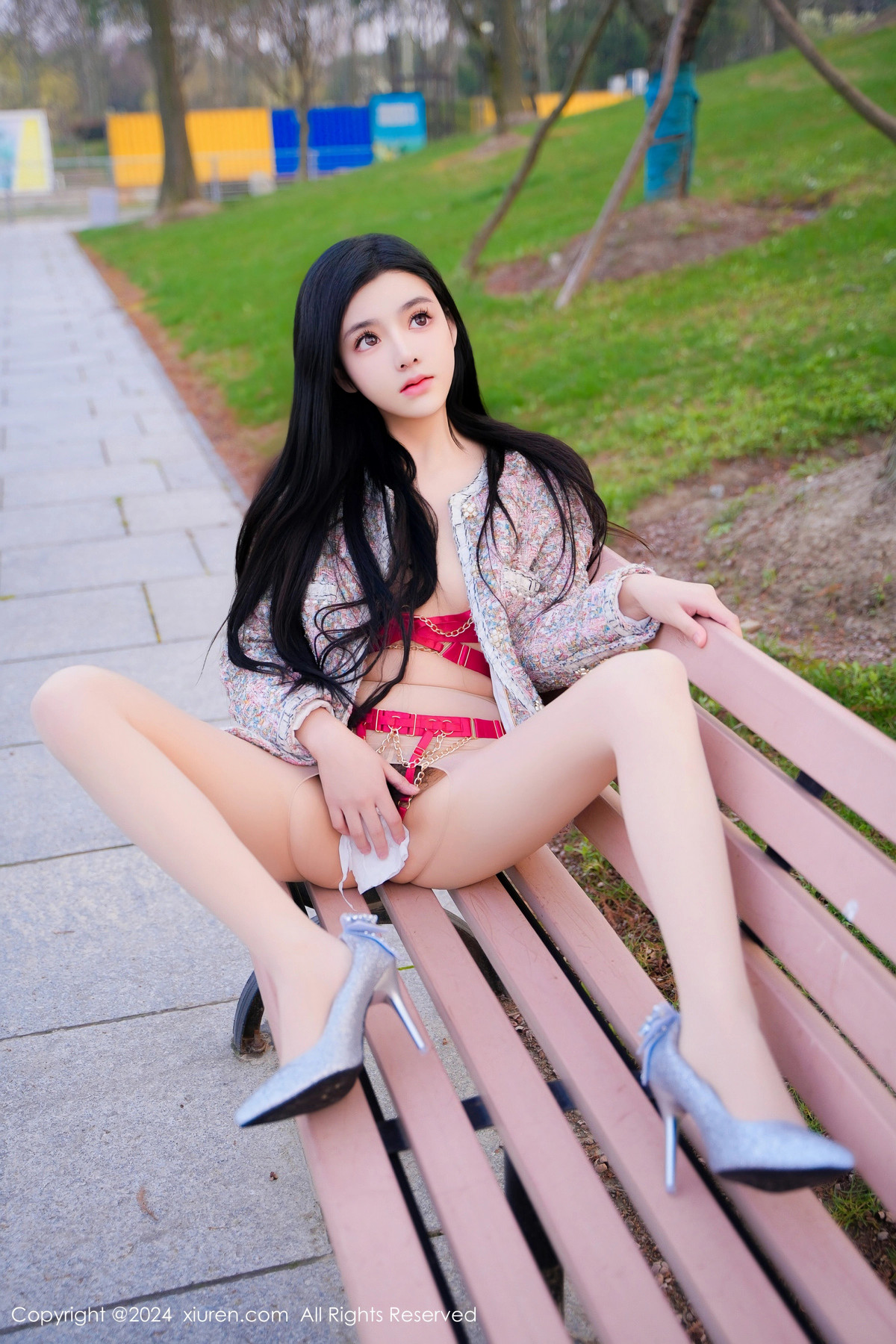 [XiuRen]高清写真图 2024.05.06 No.8489 龙雪儿 丝袜美腿