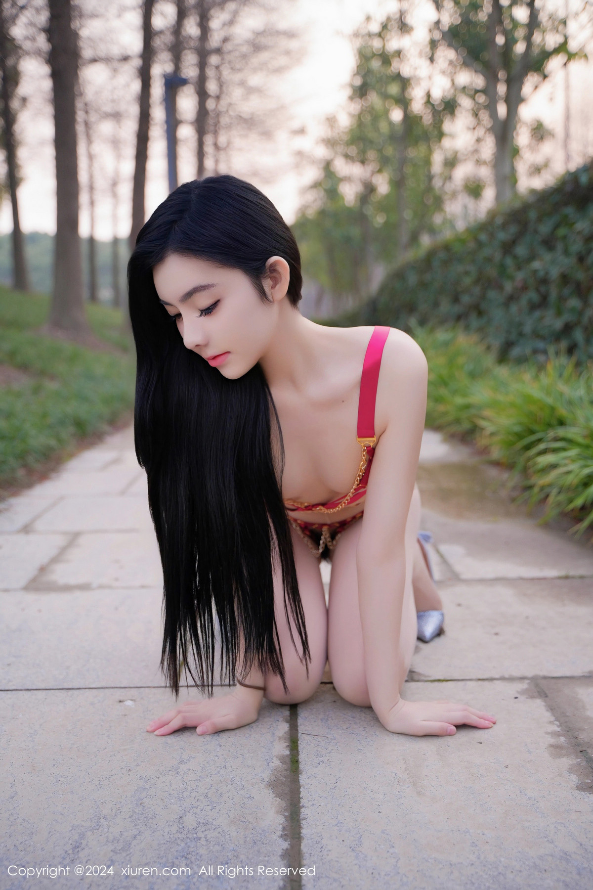 [XiuRen]高清写真图 2024.05.06 No.8489 龙雪儿 丝袜美腿