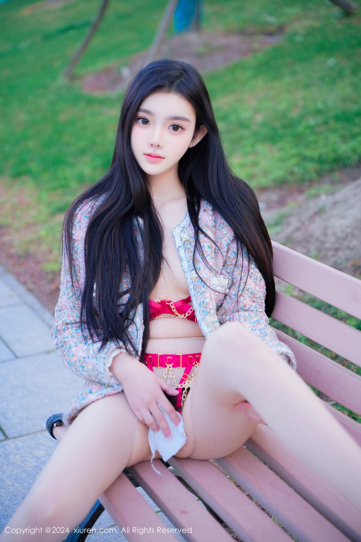 [XiuRen]高清写真图 2024.05.06 No.8489 龙雪儿 丝袜美腿