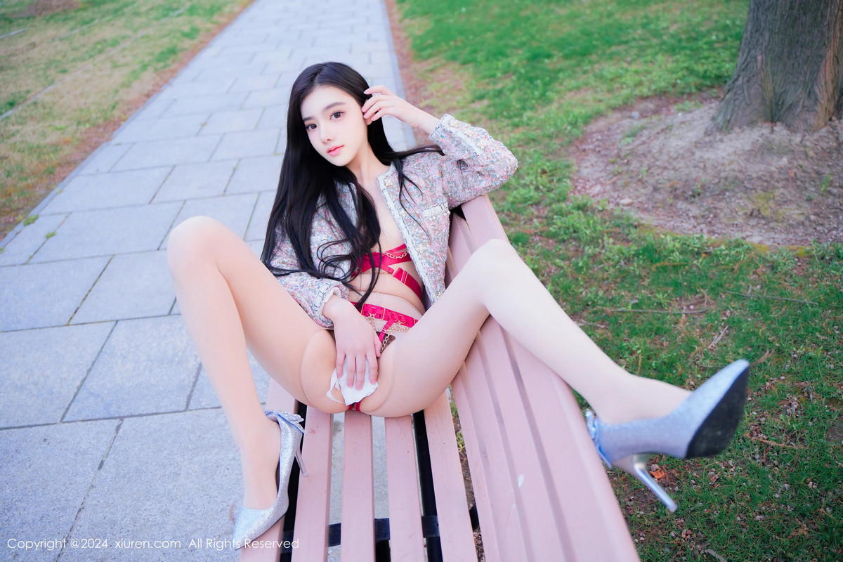 [XiuRen]高清写真图 2024.05.06 No.8489 龙雪儿 丝袜美腿