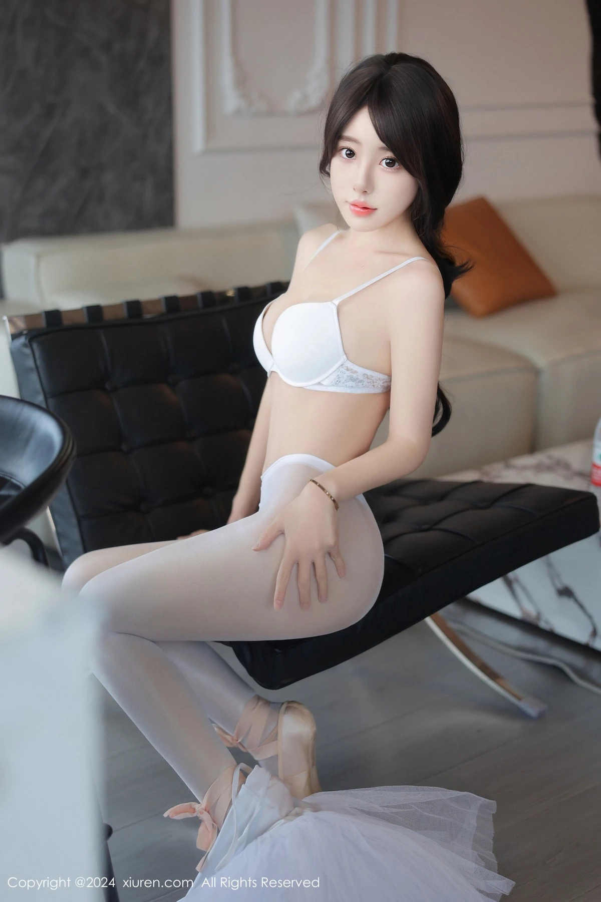 [XiuRen]高清写真图 2024.05.17 No.8564 桃妖夭 丝袜美腿