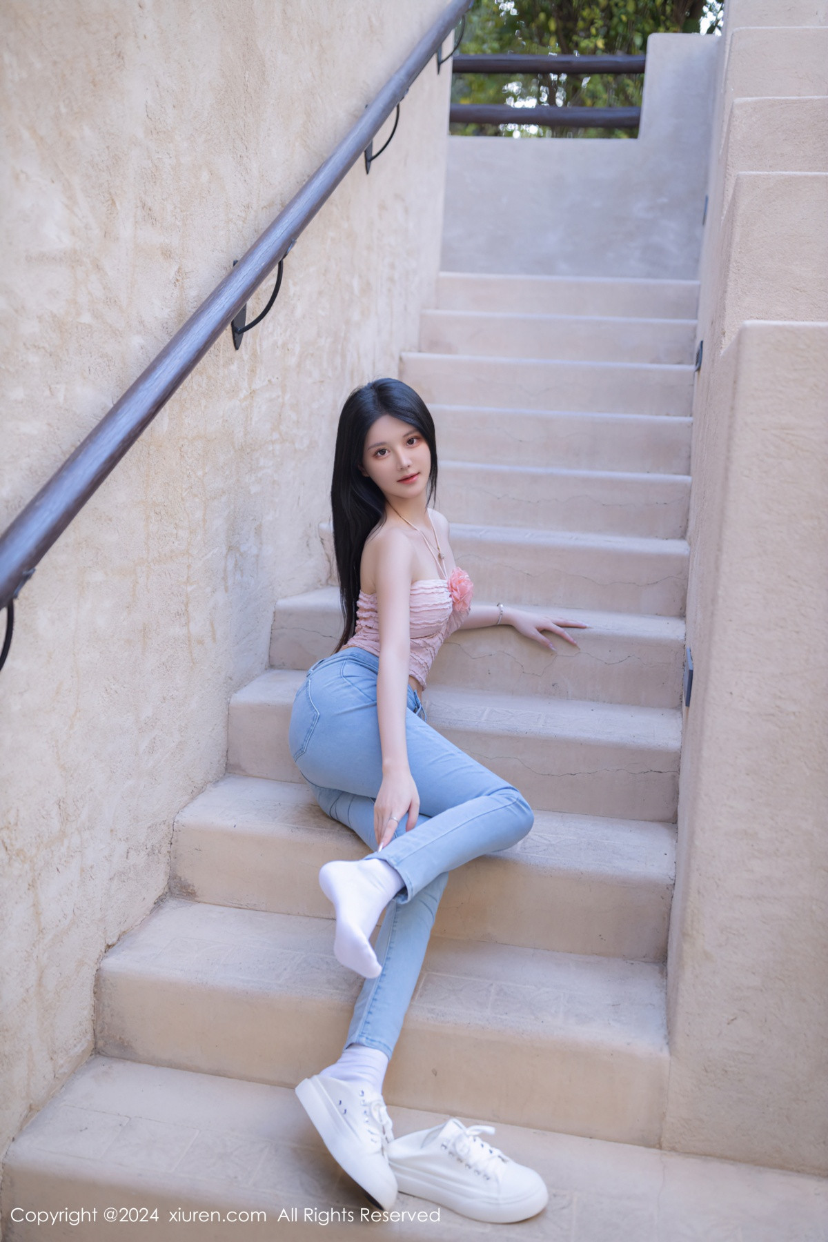 [XiuRen]高清写真图 2024.06.07 No.8672 幼幼 美腿性感