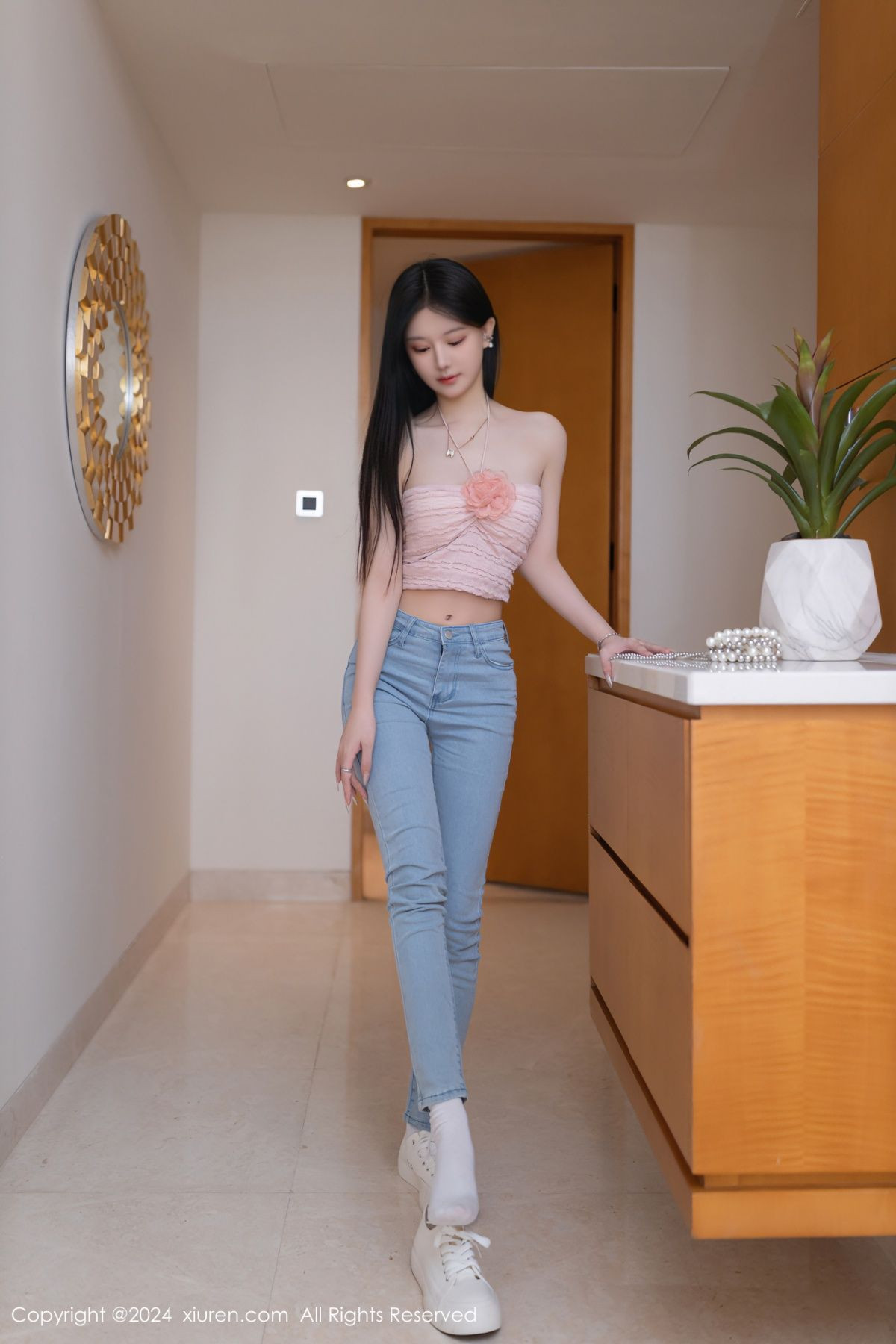 [XiuRen]高清写真图 2024.06.07 No.8672 幼幼 美腿性感