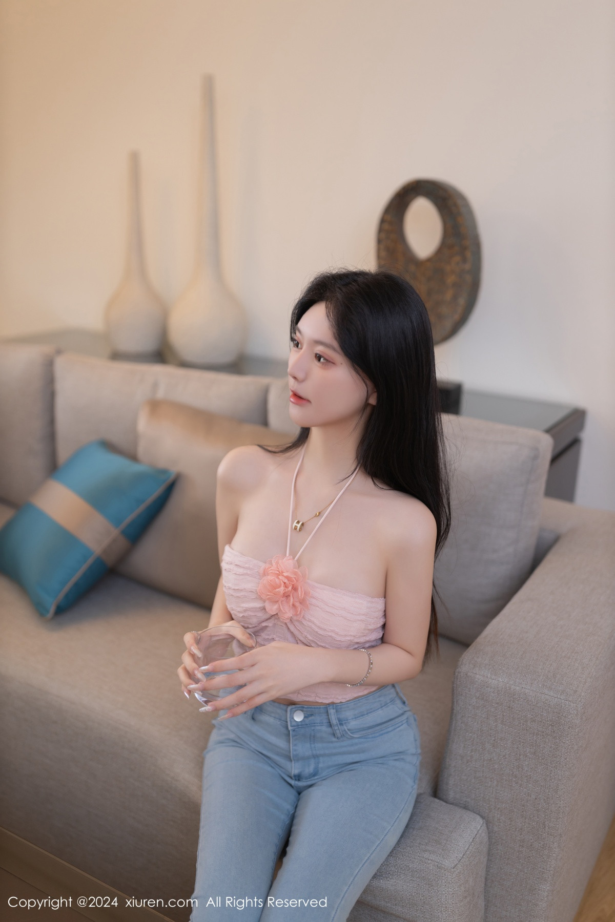 [XiuRen]高清写真图 2024.06.07 No.8672 幼幼 美腿性感