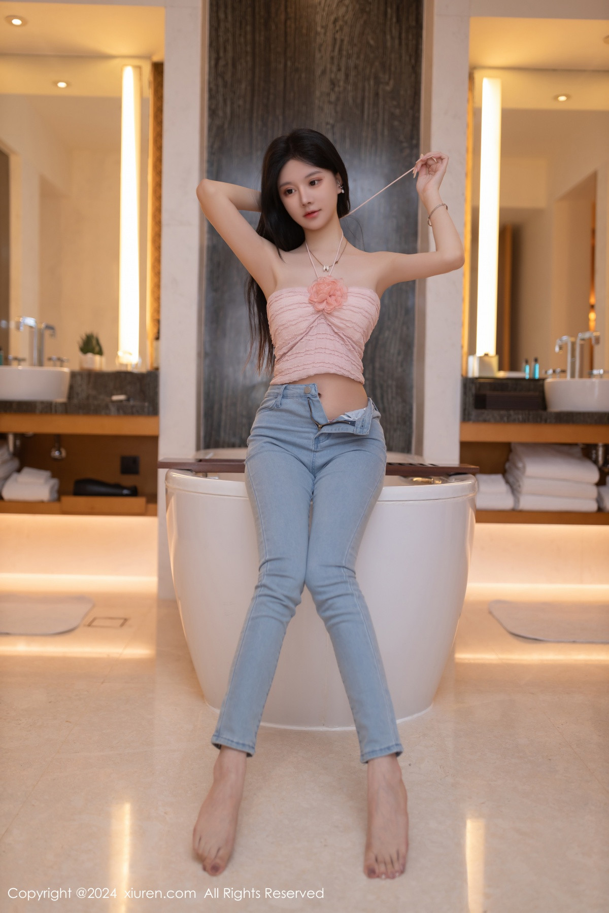 [XiuRen]高清写真图 2024.06.07 No.8672 幼幼 美腿性感