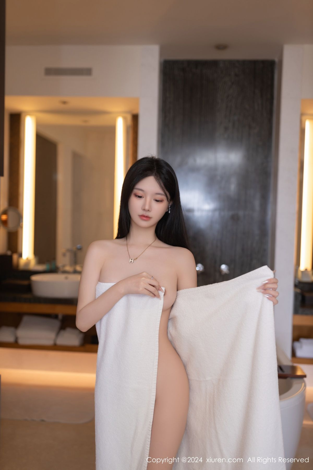 [XiuRen]高清写真图 2024.06.07 No.8672 幼幼 美腿性感