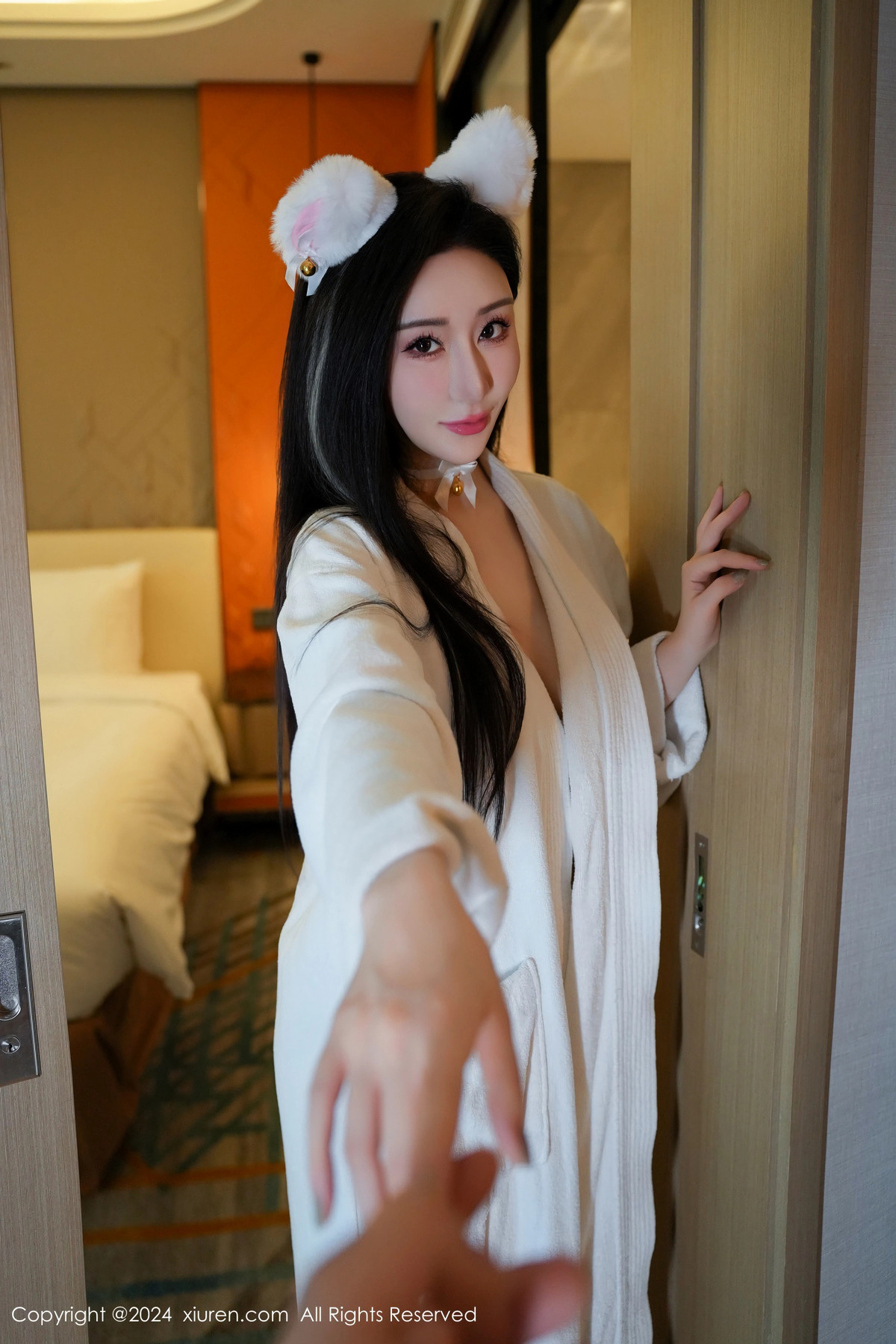 [XiuRen]高清写真图 2024.06.11 No.8679 田兮白 丝袜美腿